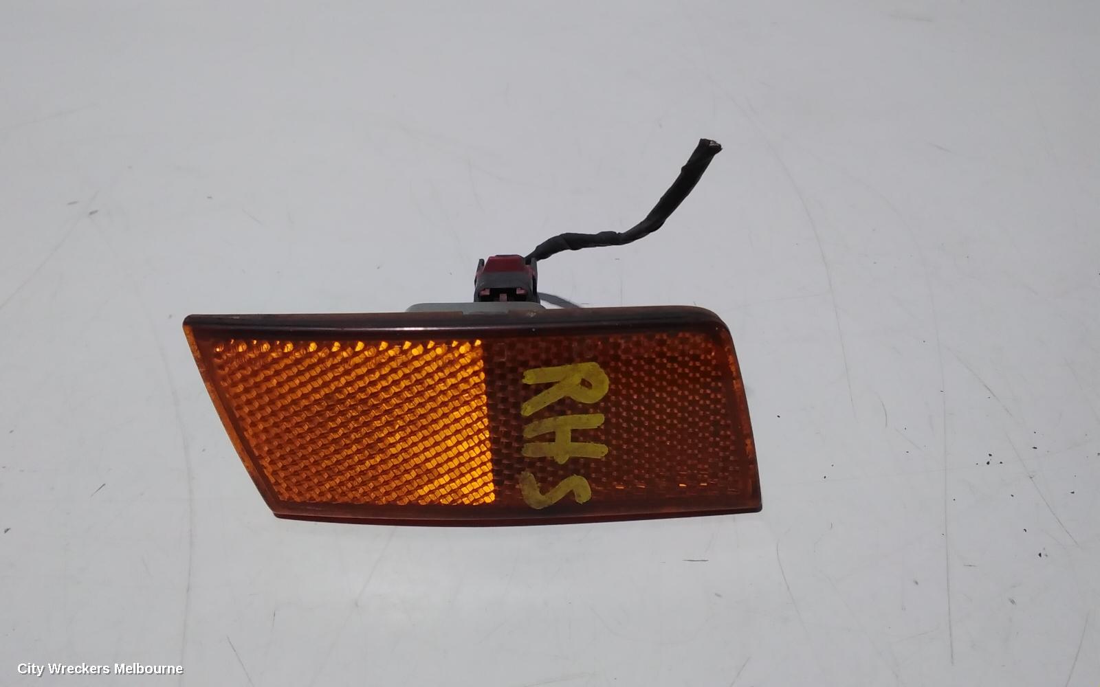 CHRYSLER 300C, 11/2005 - 12/2011, BAR REFLECTOR RIGHT SIDE : 91477 - Image 1