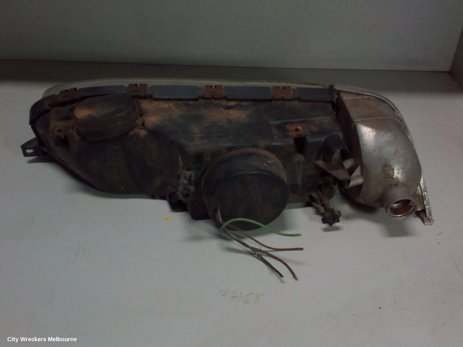HOLDEN COMMODORE RIGHT HEADLAMP, VT, 09/1997 - 09/2002 - Image 3
