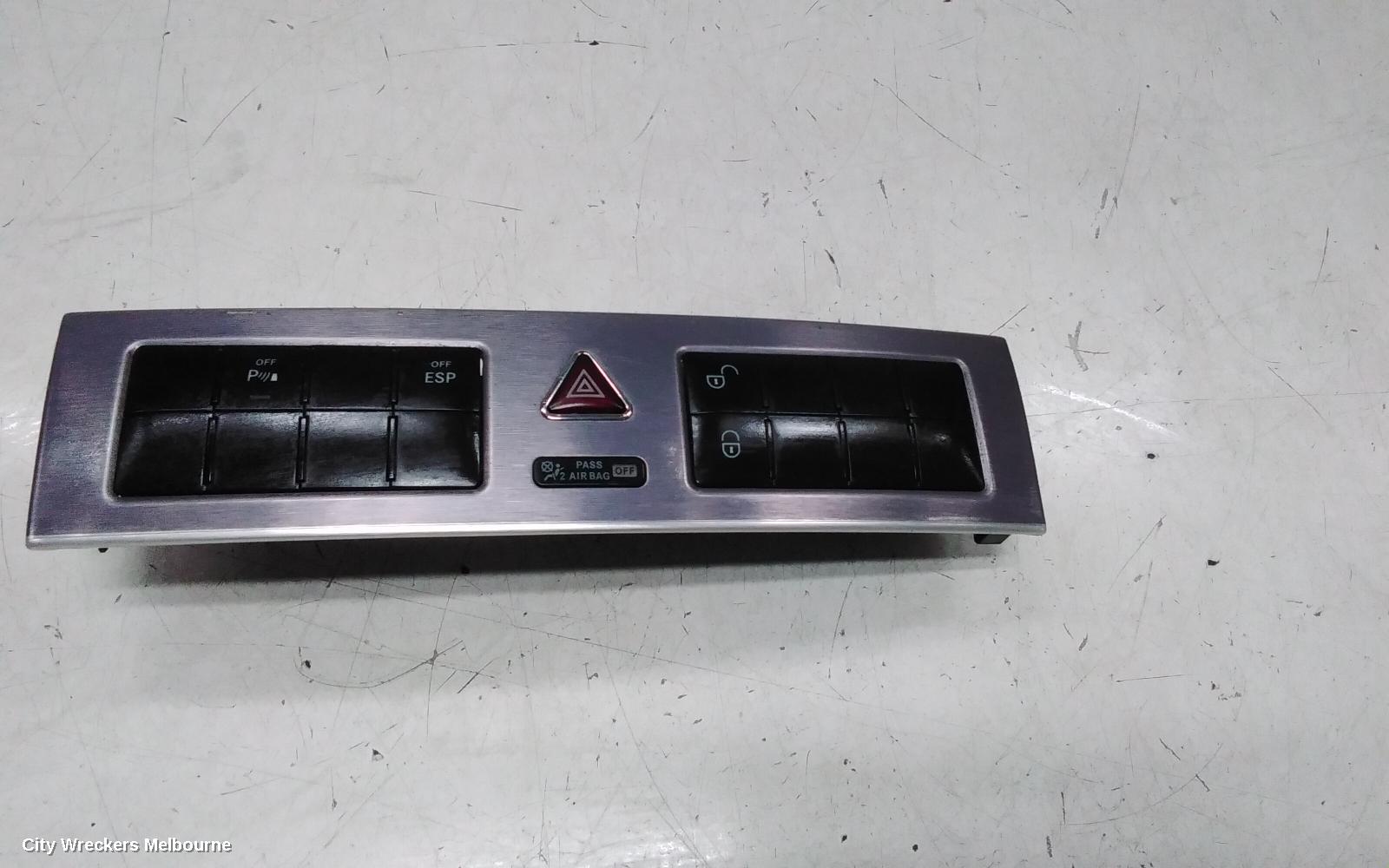 MERCEDES CLC CLASS, CL203 08/2008 - 03/2011, HAZARD SWITCH AND SURROUND: 144833 - Image 1