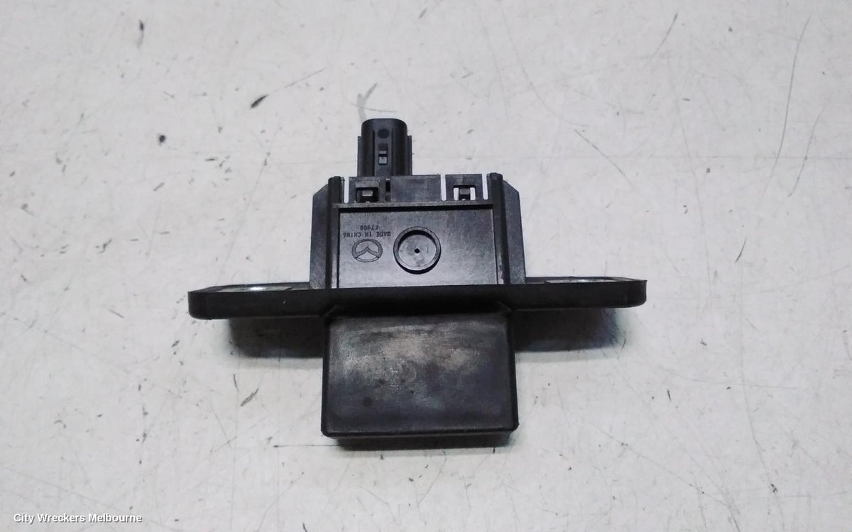 MAZDA CX8 TAILGATE HANDLE, KG, TAILGATE RELEASE SWITCH (ON OUTSIDE OF TAILGATE), 05/2018 - 12/2023 - Image 3