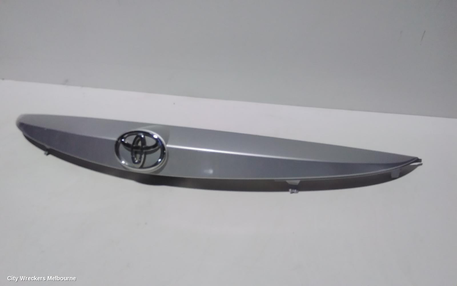 TOYOTA COROLLA REAR GARNISH, TAILGATE GARNISH (CENTRE), ZRE182R, HATCH, 10/2012 - 03/2015 - Image 2
