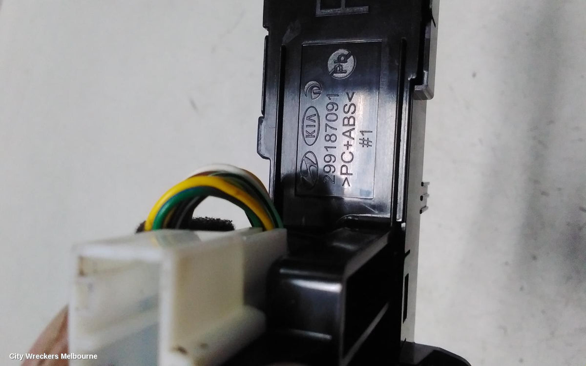 KIA STINGER, CK, 06/2017 - 04/2023, 360 CAMERA VIEW SWITCH ASSYEMBLY: 137573 - Image 3