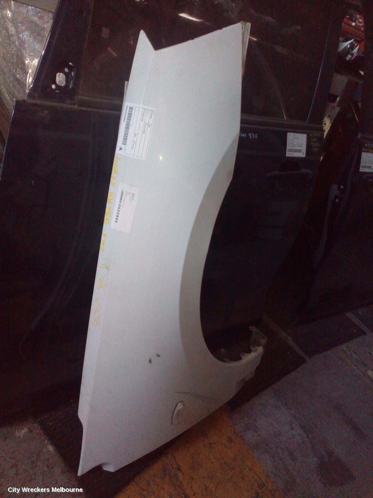 MITSUBISHI 380 RIGHT GUARD, DB, 09/2005 - 03/2008 - Image 3