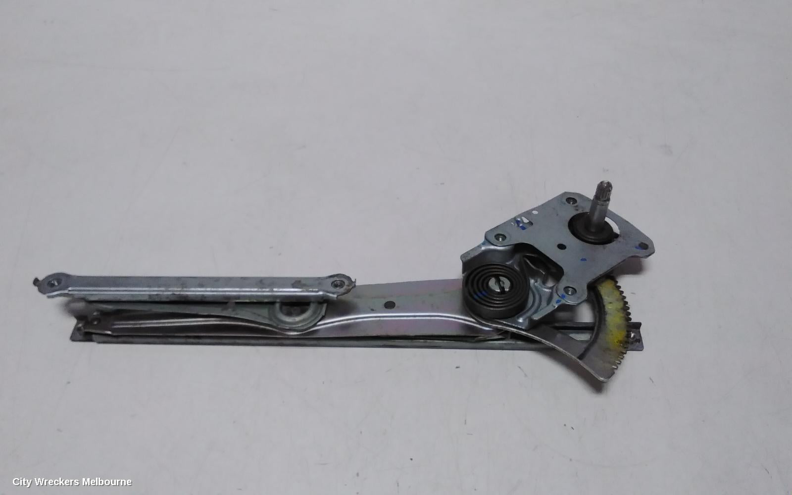 TOYOTA HILUX RIGHT FRONT WINDOW REG/MOTOR, MANUAL, 03/2005 - 08/2015 - Image 2