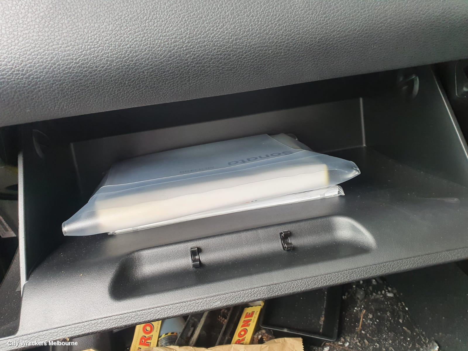 HYUNDAI SONATA OWNERS HANDBOOK, LF, 10/2014 - 01/2020 - Image 1