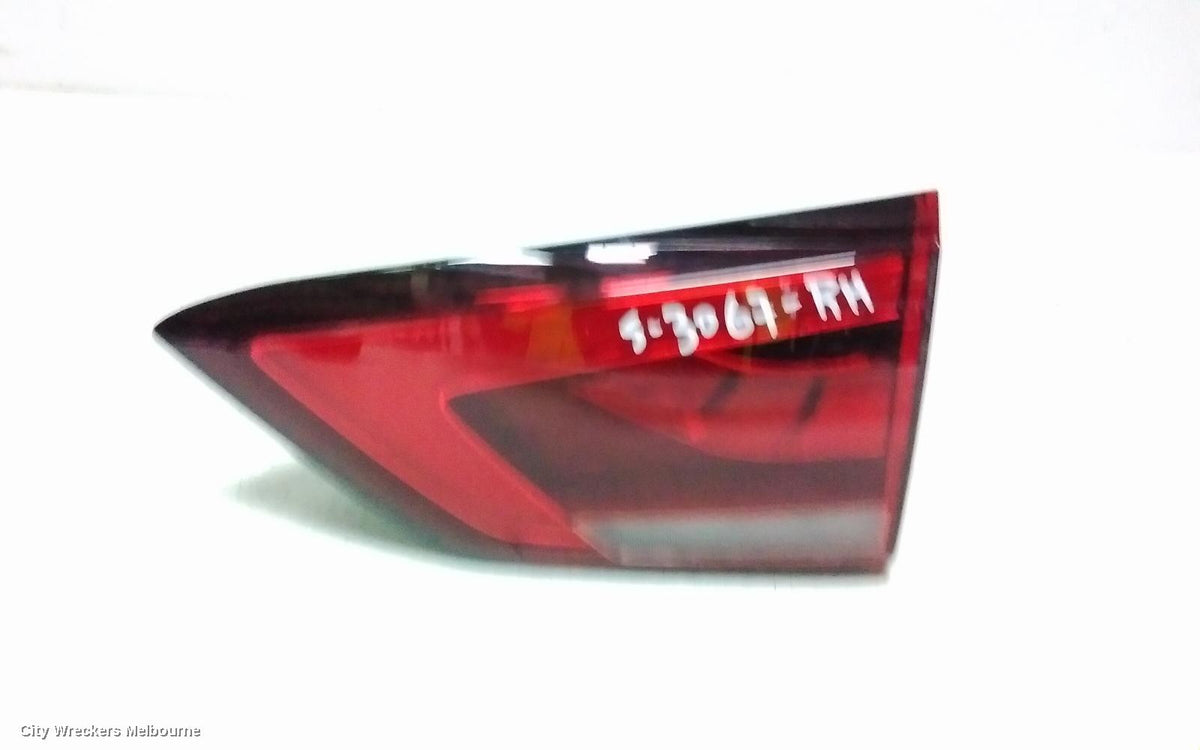 MG ZS REAR GARNISH, TAILGATE LAMP (RH SIDE), ZST TYPE, AZS1, 01/2020 - 06/2025 - Image 2
