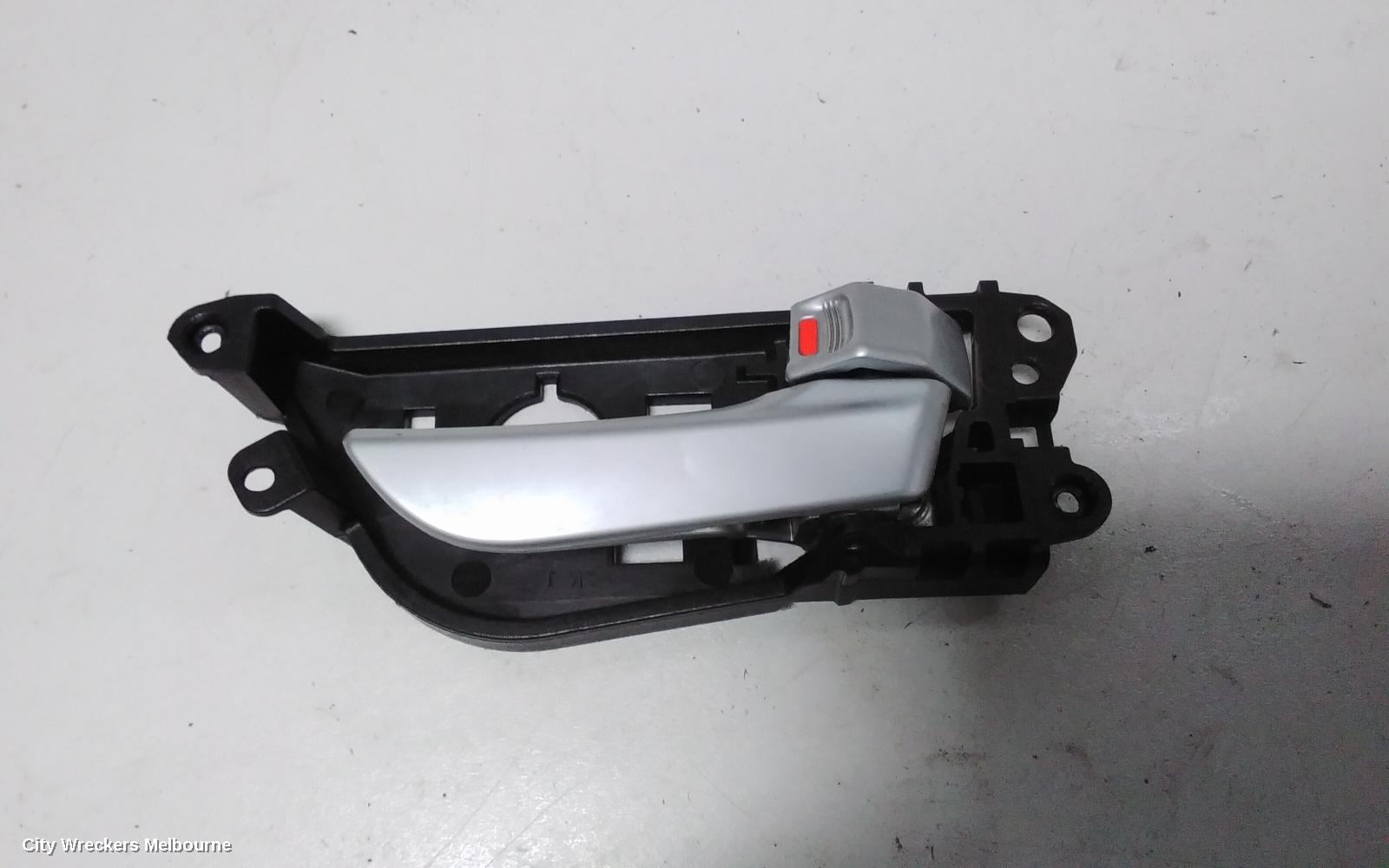 HYUNDAI VELOSTER DOOR HANDLE, INNER, RH FRONT, SILVER, FS, 02/2012 - 02/2018 - Image 2