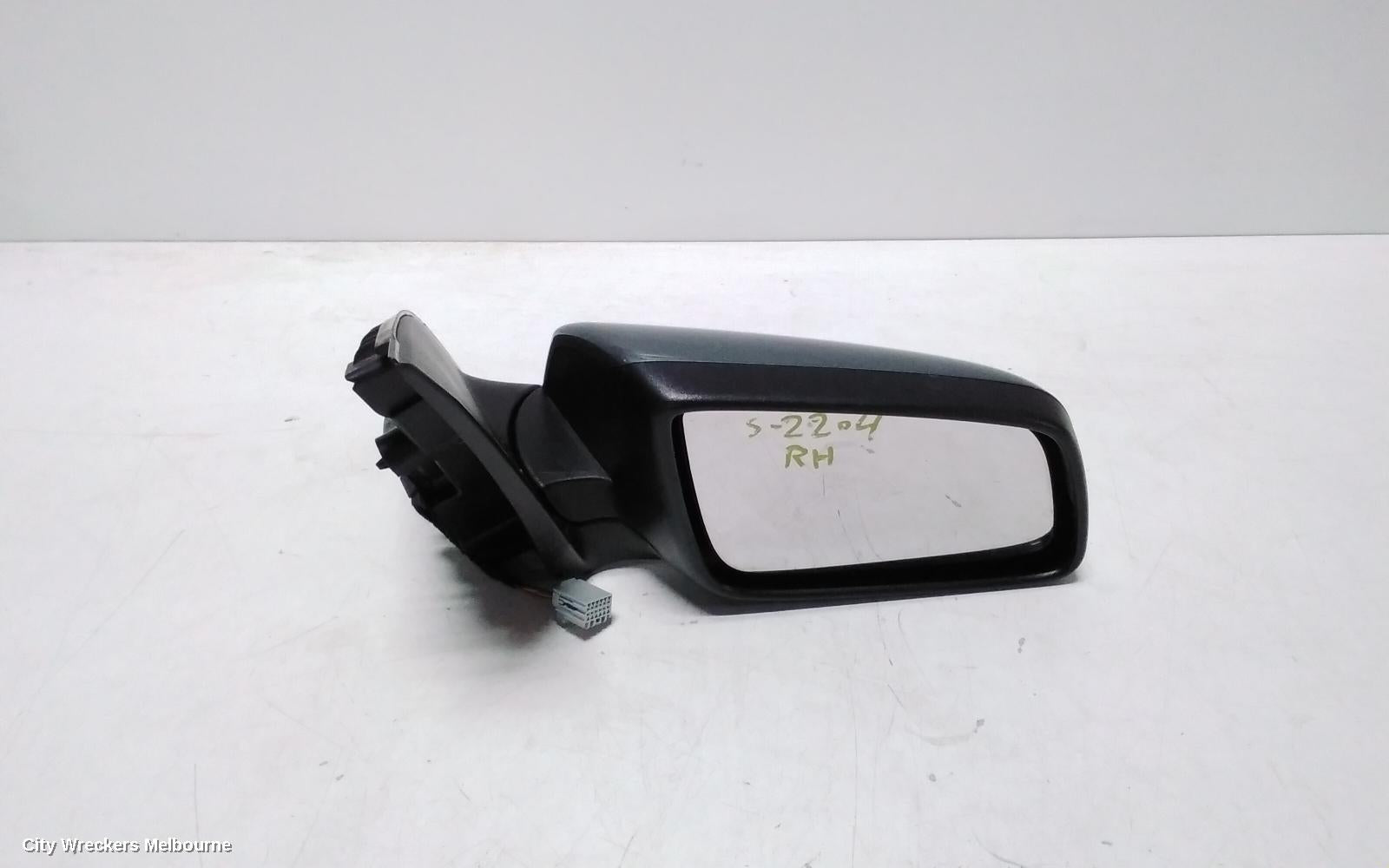 HOLDEN COMMODORE RIGHT DOOR MIRROR, VF, COLOUR CODED/BLACK, NON BLINDSPOT TYPE, 05/2013 - 12/2017 - Image 1