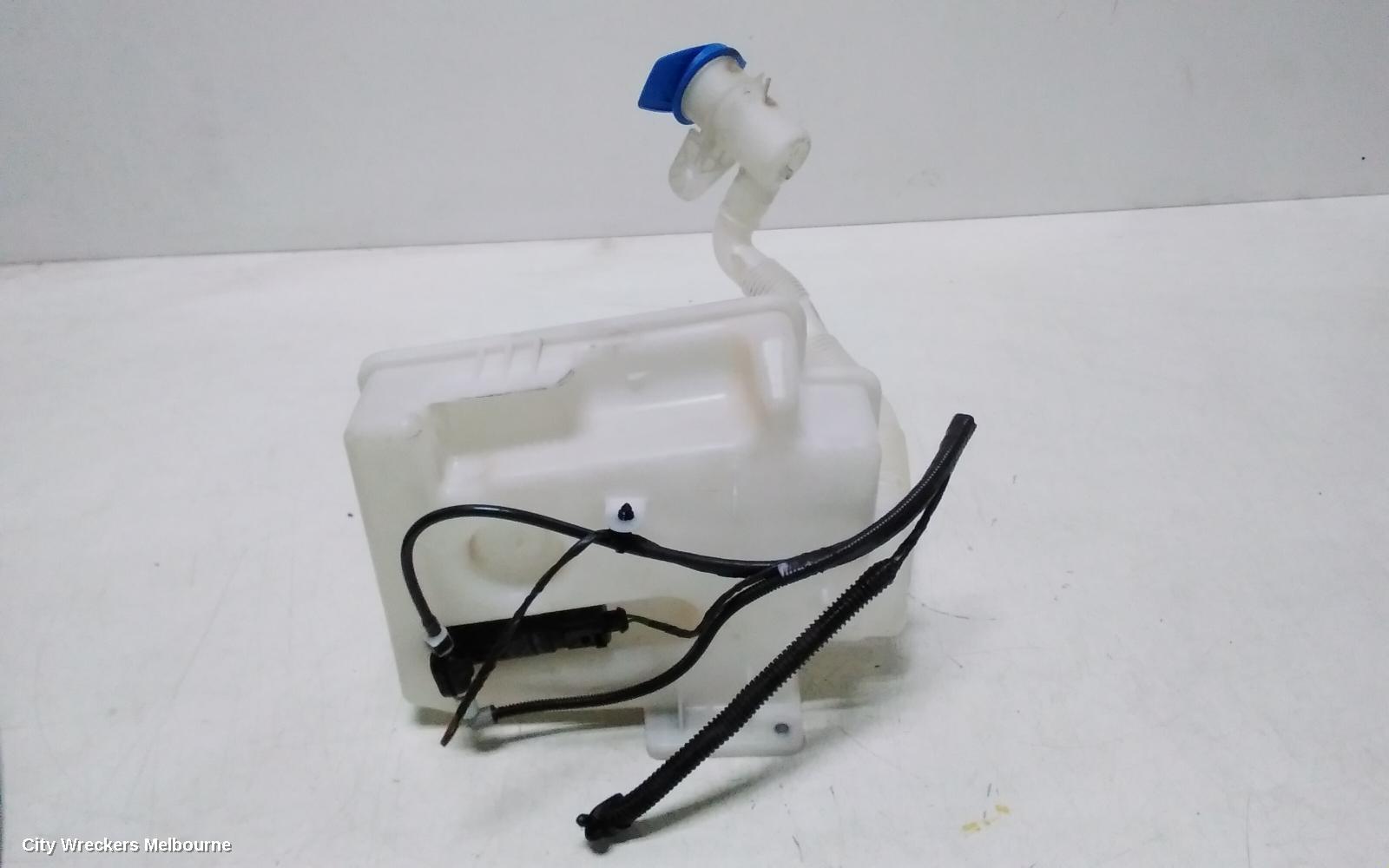 SKODA YETI WASHER BOTTLE, 5L, 09/2011 - 12/2017 - Image 1