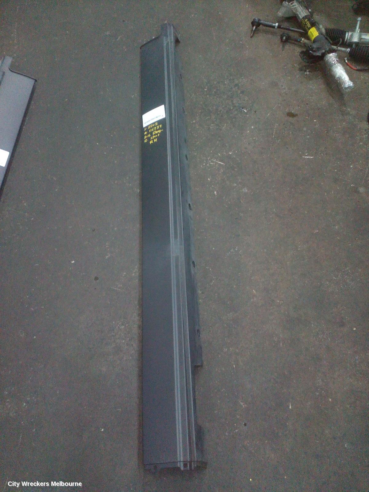 LAND ROVER RANGEROVER SPORT SIDE STEP/SKIRT, L494, SKIRT, RH SIDE, 06/2013 - 04/2022 - Image 1