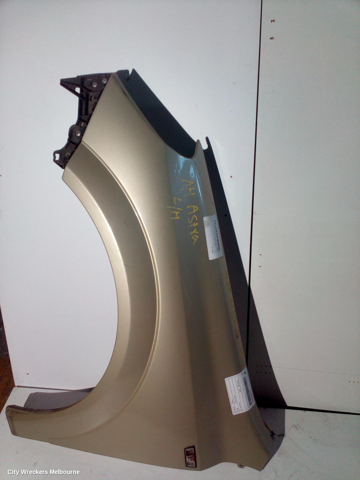 HOLDEN ASTRA LEFT GUARD, AH, 10/2004 - 08/2009 - Image 1
