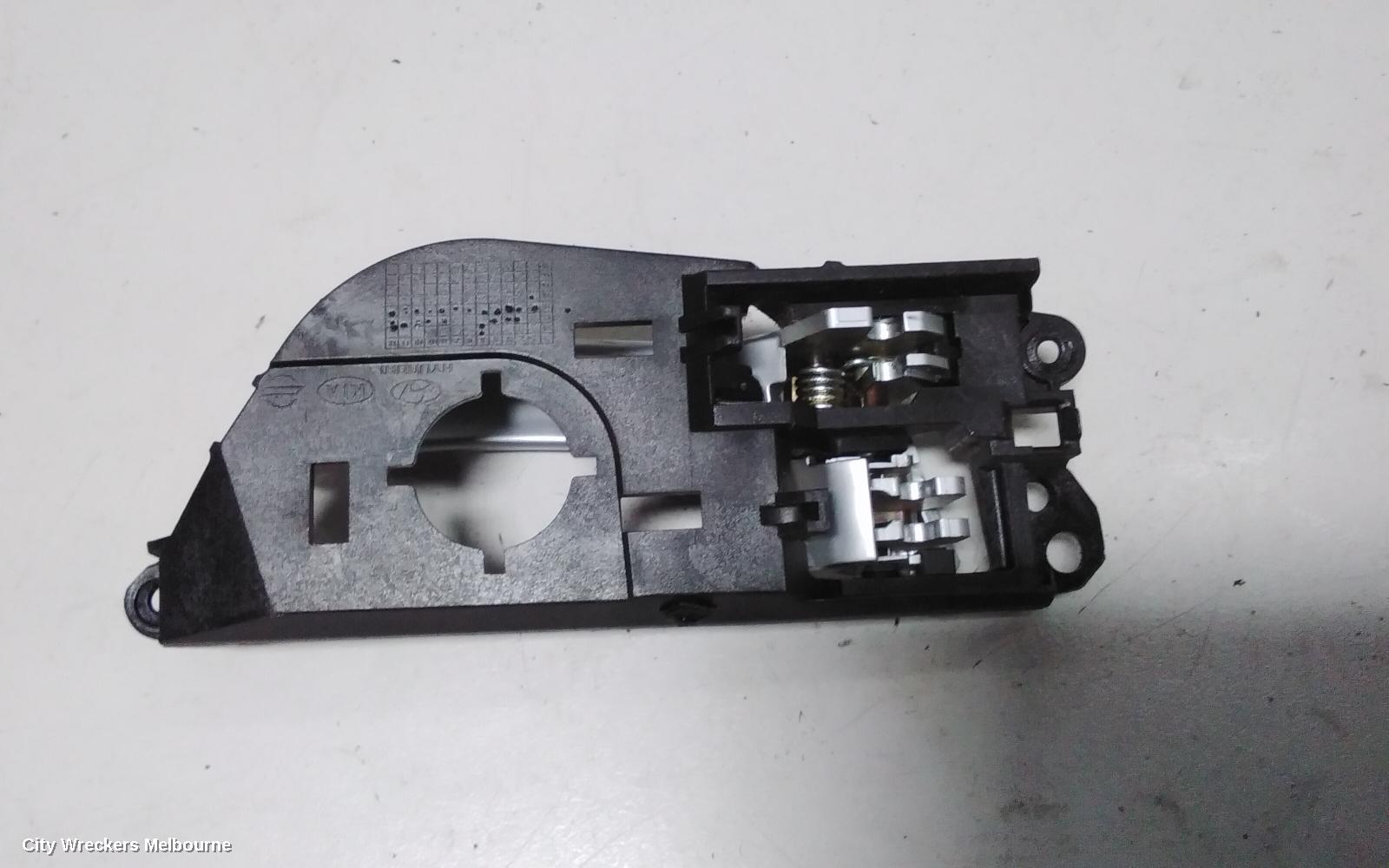 HYUNDAI VELOSTER DOOR HANDLE, INNER, RH FRONT, SILVER, FS, 02/2012 - 02/2018 - Image 3