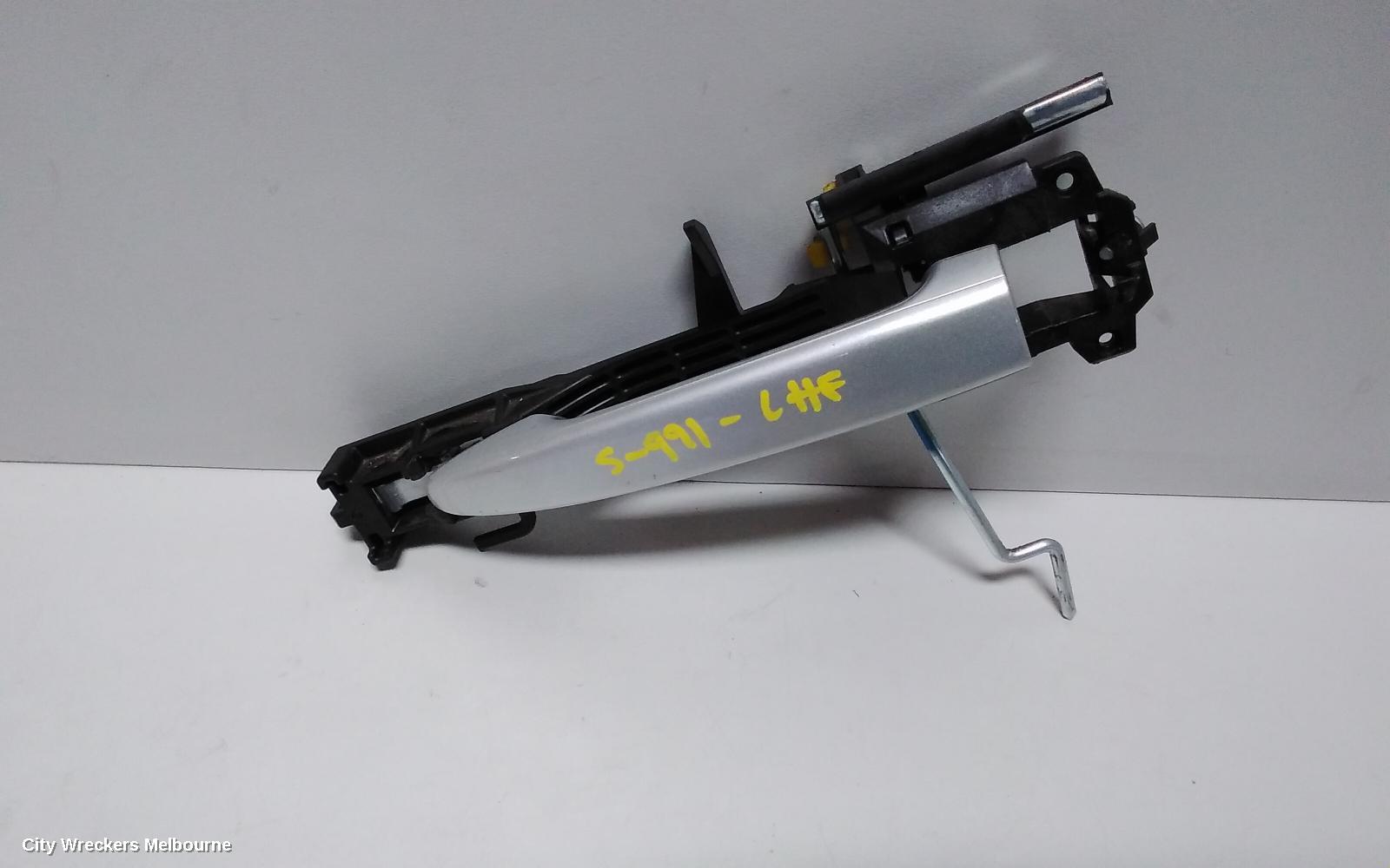 TOYOTA TARAGO DOOR HANDLE, XR50, OUTER, LH/RH FRONT, 03/2006 - 06/2020 - Image 2