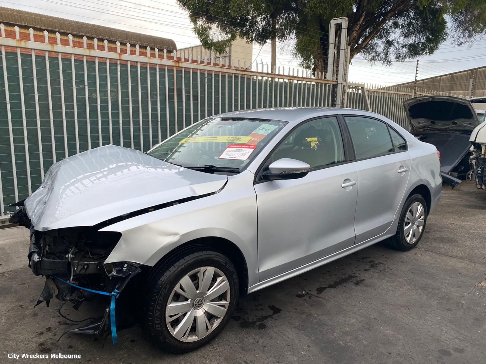 VOLKSWAGEN JETTA RIGHT REAR DOOR, 1B, 02/2011 - 12/2017 - Image 3