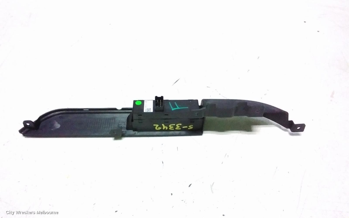 LDV V80 PWR DR WIND SWITCH, RH FRONT (MASTER SWITCH), 01/2013 - 12/2023 - Image 3
