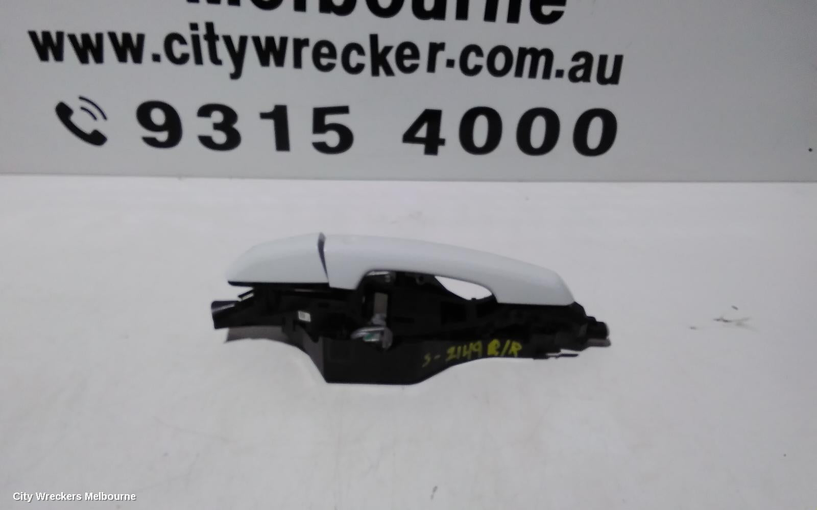 LAND ROVER DISCOVERY SPORT DOOR HANDLE, LH REAR, OUTER, COLOUR CODED, NON CHROME INSERT TYPE, L550, 01/2015 - 06/2019 - Image 1