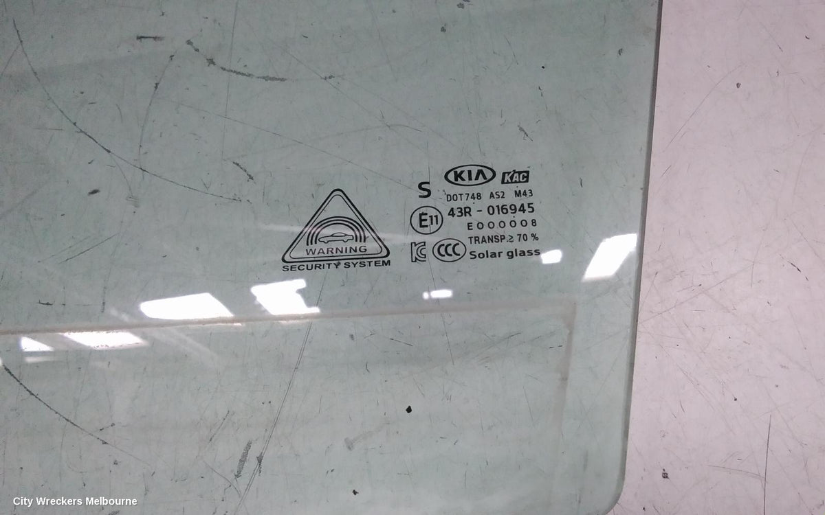 KIA SORENTO LEFT FRONT DOOR WINDOW, MQ4, GREEN TINT TYPE, 02/2020 ONWARDS - Image 3