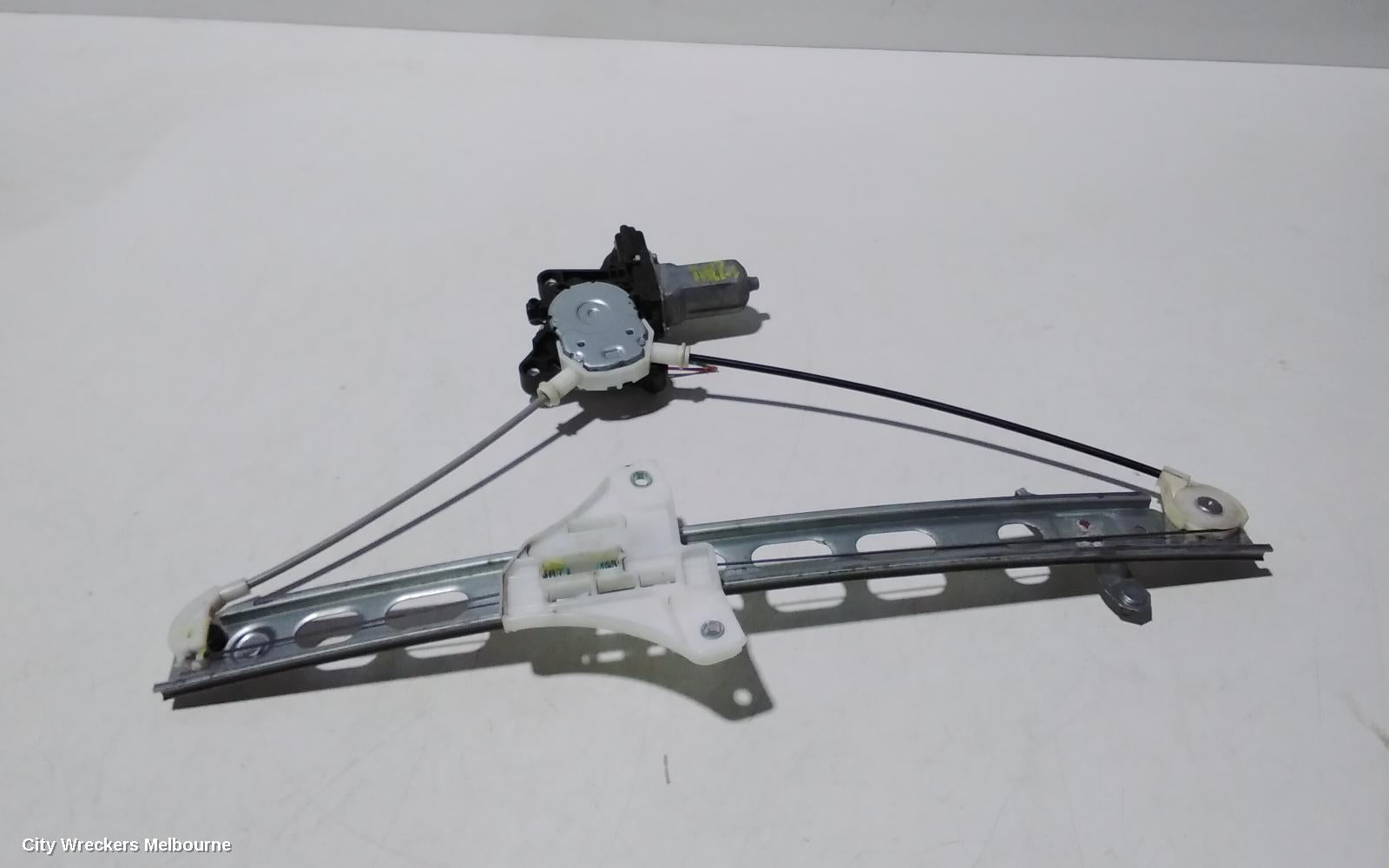 SUZUKI SWIFT LEFT FRONT WINDOW REG/MOTOR, FZ, POWER, 08/2010 - 03/2017 - Image 3