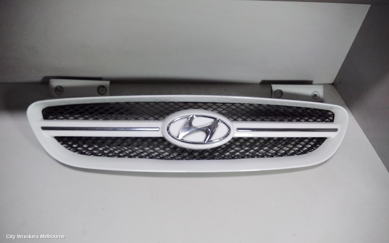 HYUNDAI GETZ GRILLE, RADIATOR GRILLE, TB, PRIME/CHROME, 10/2005 - 07/2008 - Image 1