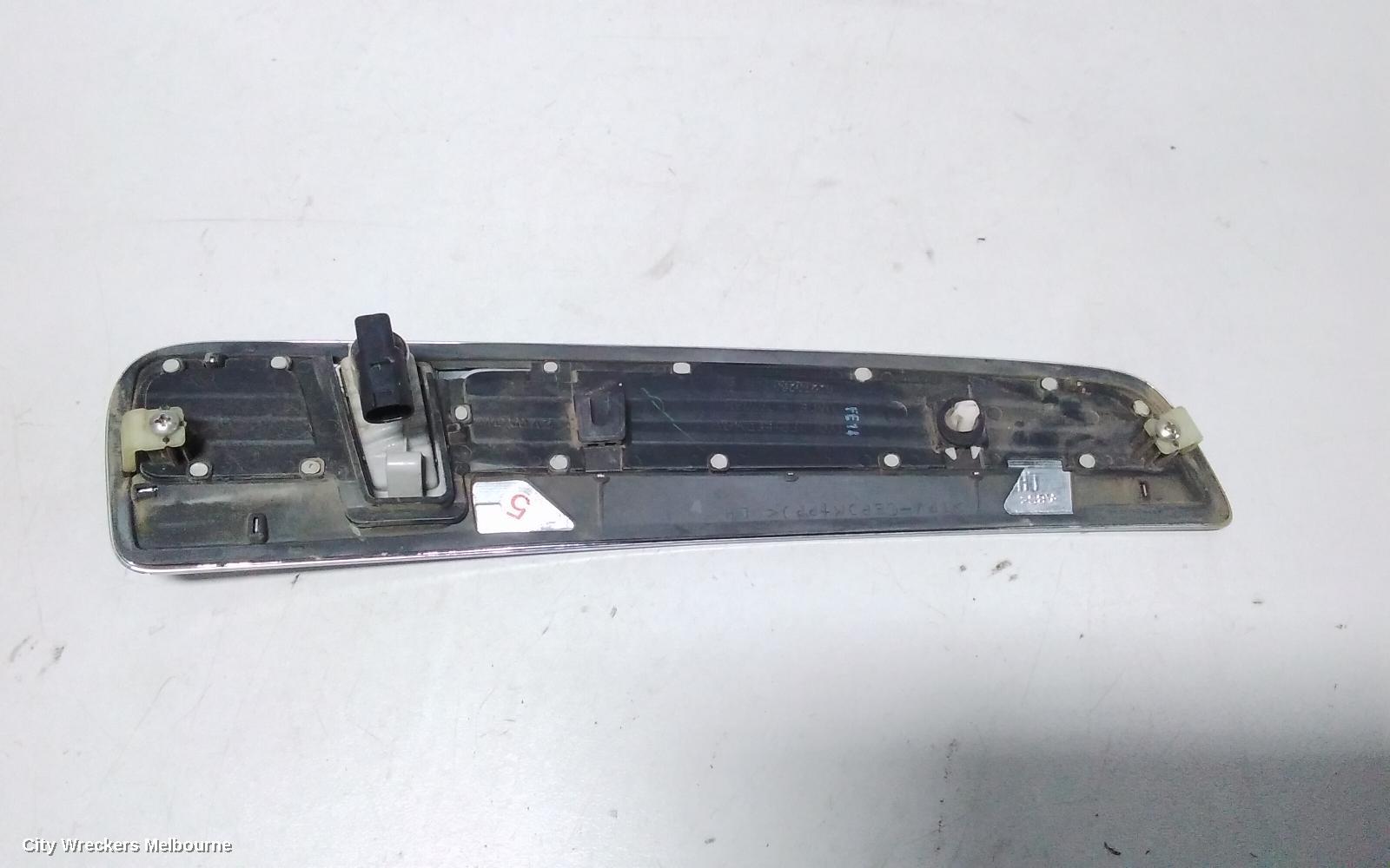HOLDEN COMMODORE LEFT INDICATOR/FOG/SIDE, GUARD FLASHER (REPEATER), VF, 05/2013 - 12/2017 - Image 3