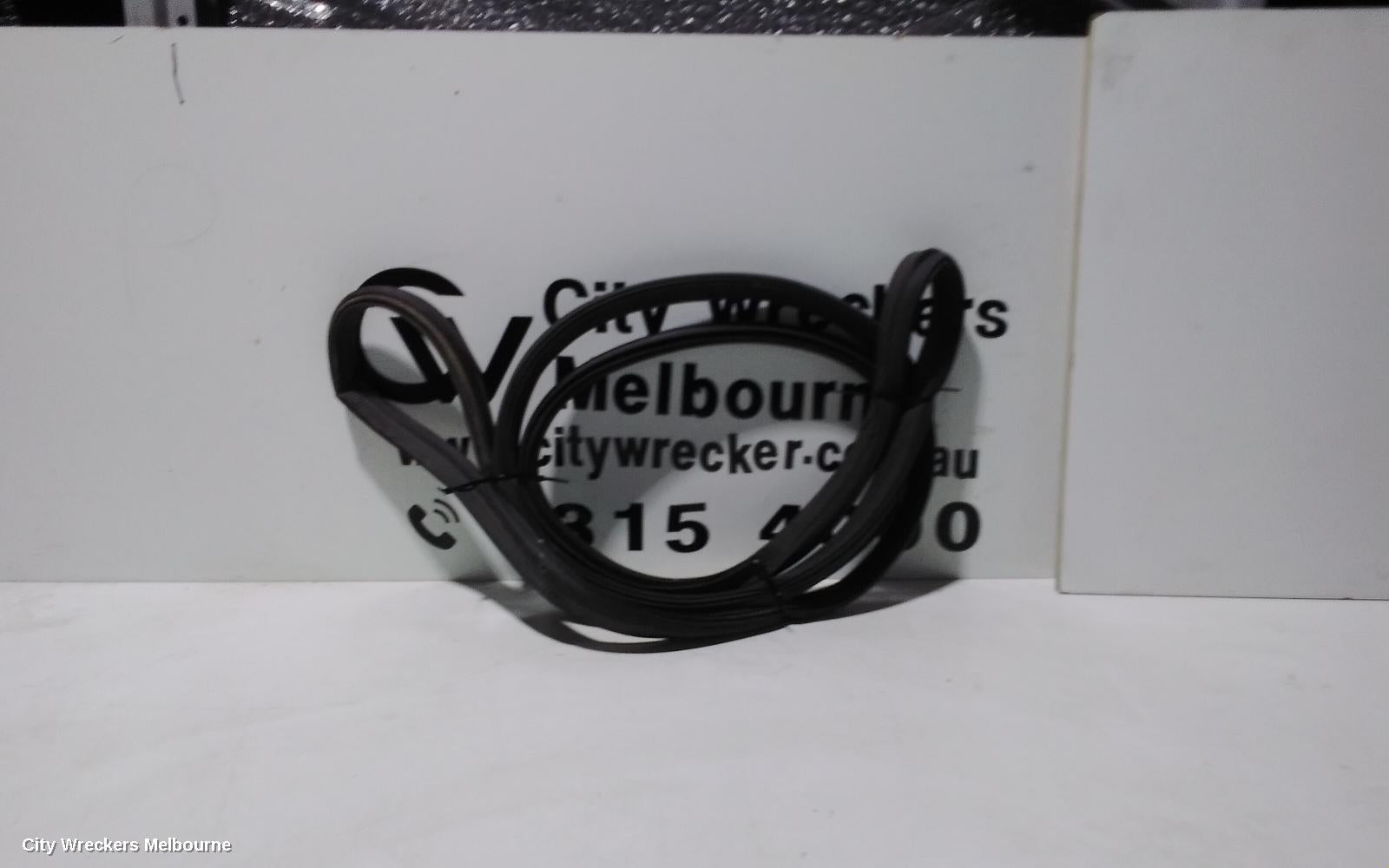 VOLKSWAGEN CADDY DOOR MOULD, RHR SLIDING DOOR SEAL: 102324, 2K MY11 12/2010 - 11/2015 - Image 2