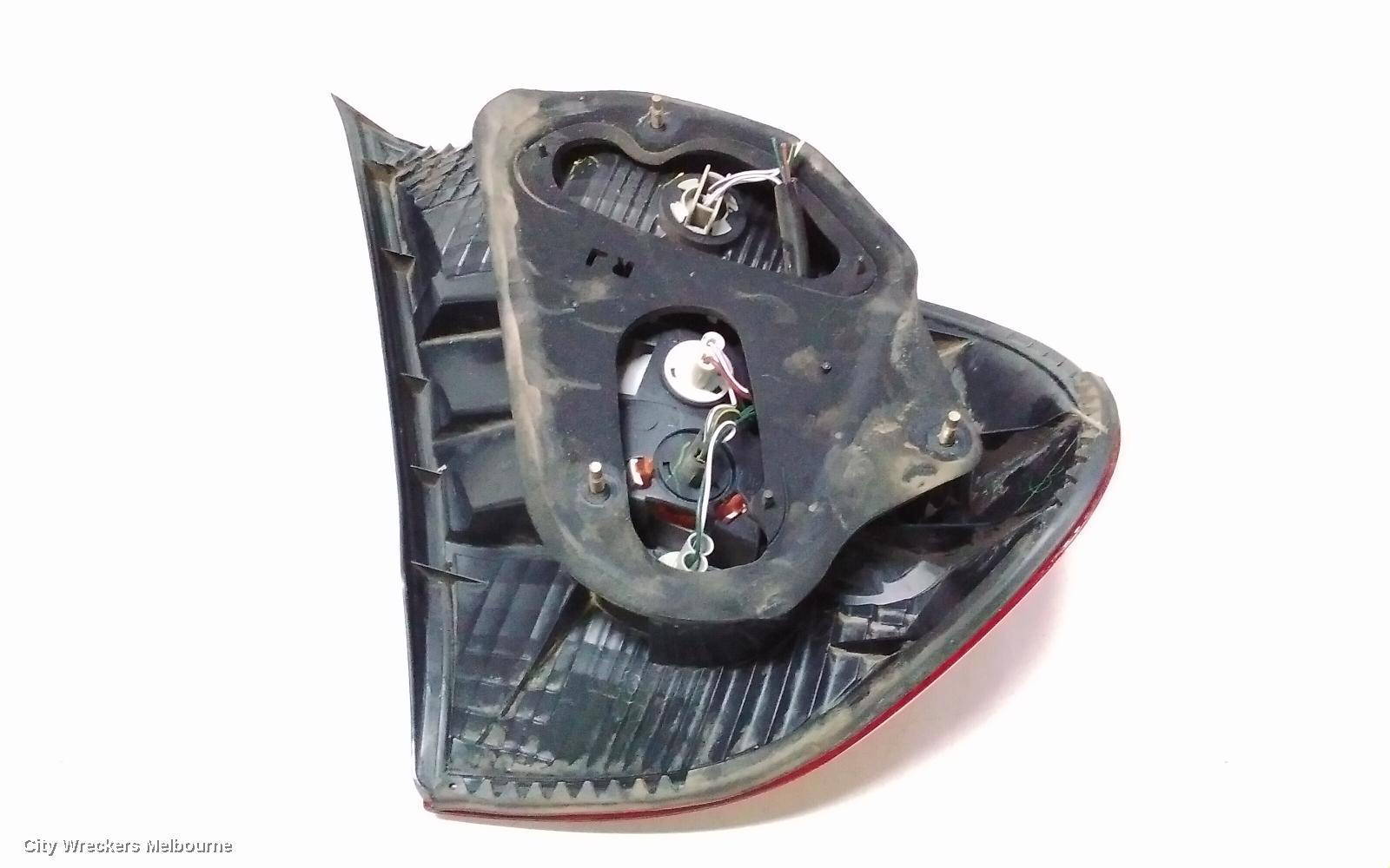 TOYOTA CAMRY RIGHT TAILLIGHT, SK36, REVERSE LAMP IN CENTRE, 08/2002 - 09/2004 - Image 3