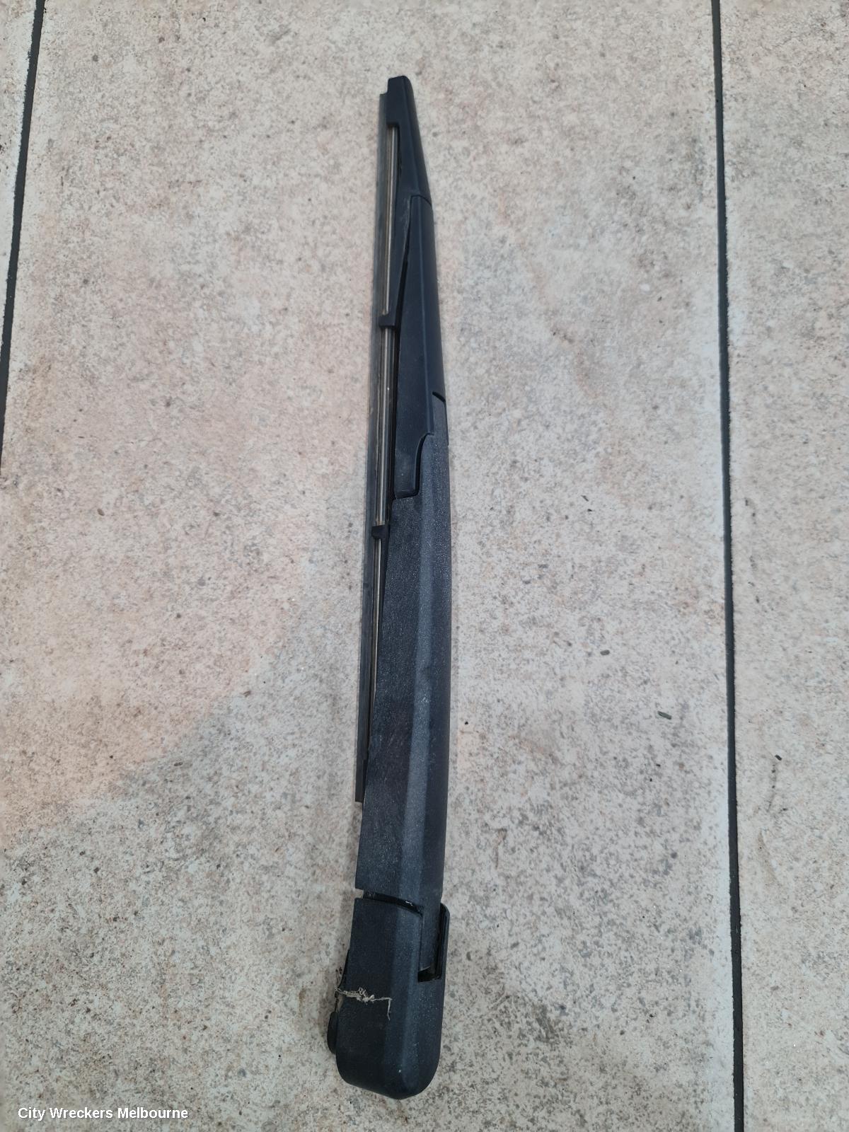 HOLDEN COMMODORE WIPER ARM, TAILGATE, VF, WAGON, 05/2013 - 12/2017 - Image 1