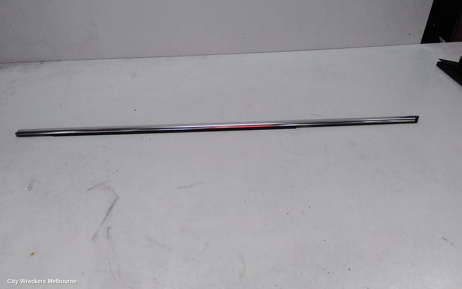 PEUGEOT 508 DOOR MOULD, LEFT FRONT CHROM MOULD UPER : 113377, 07/2011 - 12/2017 - Image 1
