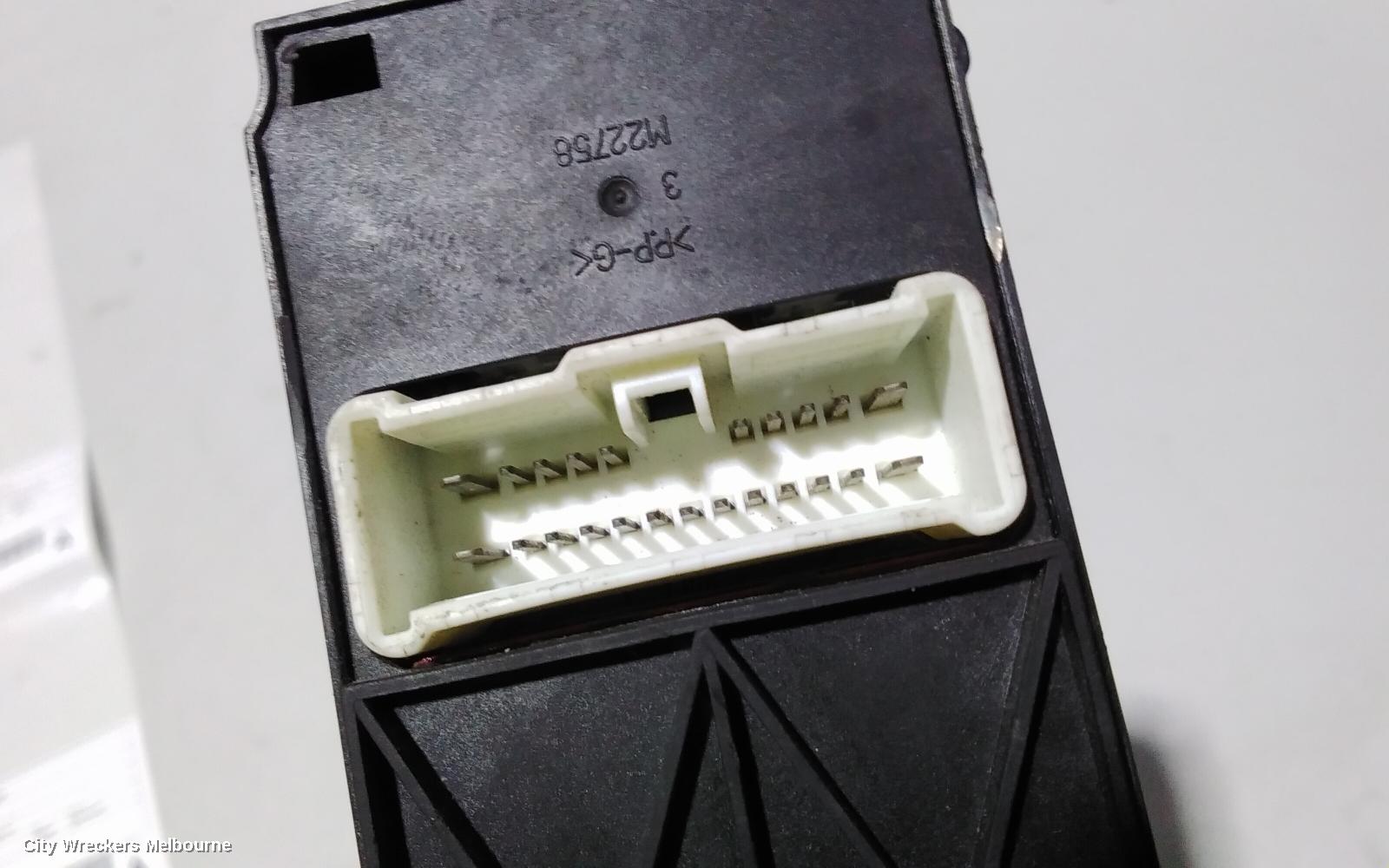 HONDA ACCORD PWR DR WIND SWITCH, RH FRONT (MASTER SWITCH), 7TH GEN, CL/EURO (VIN JHMCL), 06/2003 - 03/2008 - Image 3