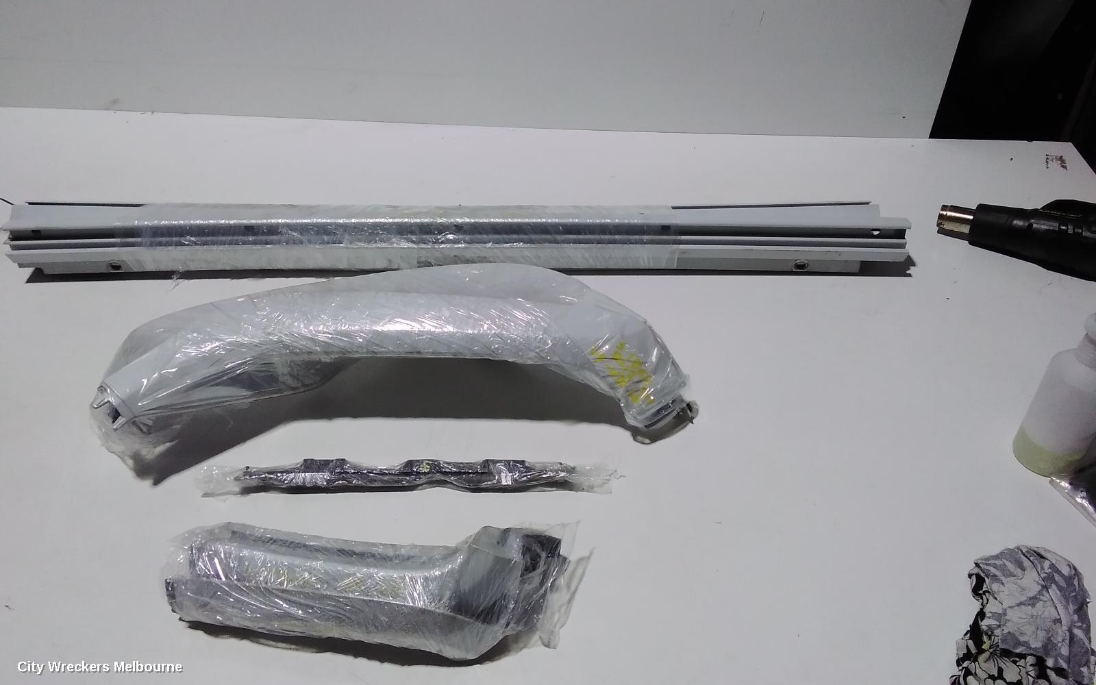 HOLDEN COMMODORE, VF, 05/2013 - 12/2017, TRAY TOP MOULD  REFER TO PHOTOS: 88798 - Image 1