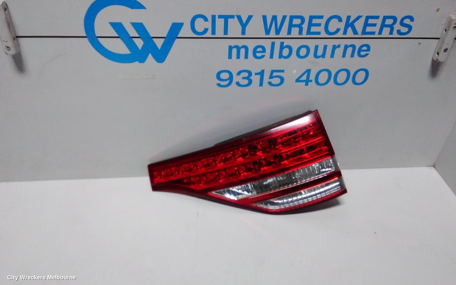 TOYOTA TARAGO REAR GARNISH, TAILGATE LAMP (RH SIDE), ACR50R, 03/2006 - 12/2008 - Image 1