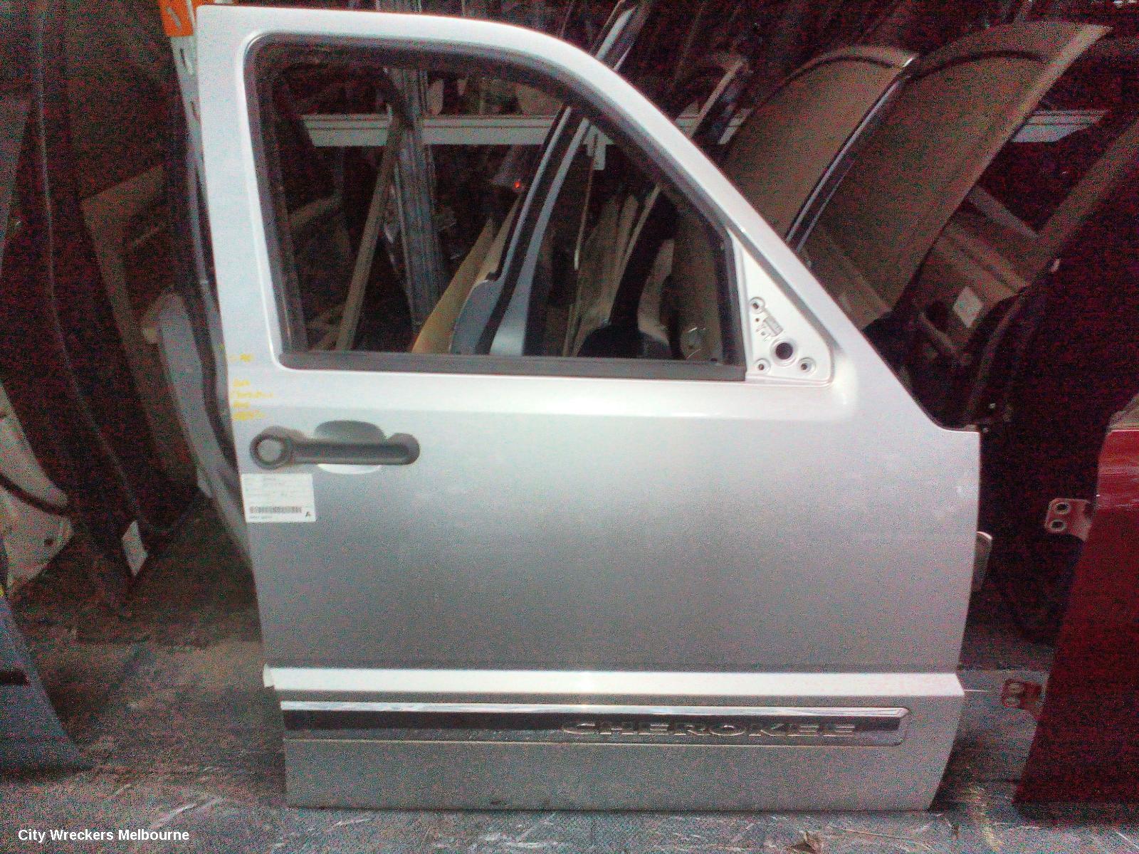 JEEP CHEROKEE RIGHT FRONT DOOR, KK, 02/2008 - 10/2012 - Image 1
