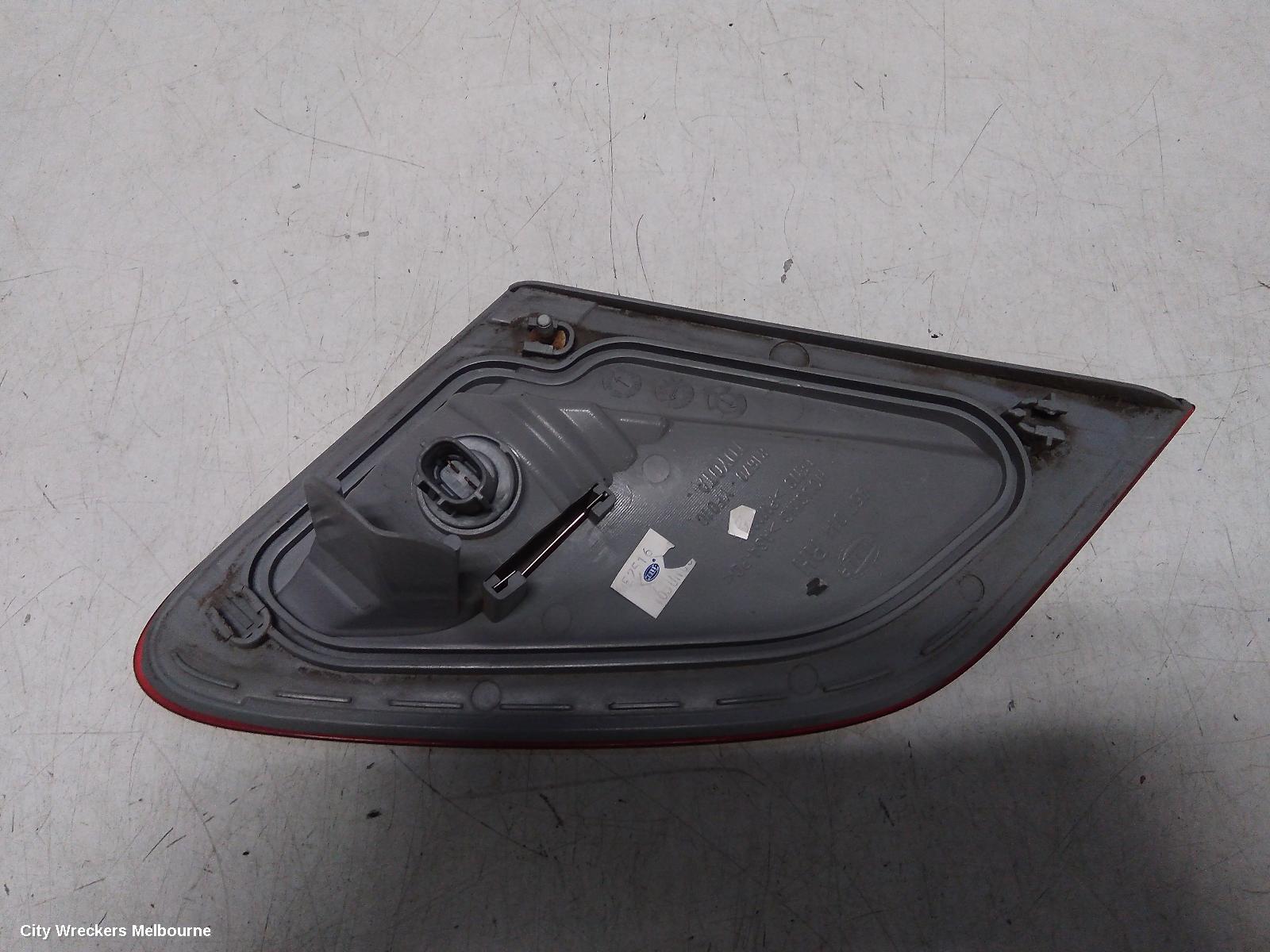 TOYOTA AVALON REAR GARNISH, BOOTLID LAMP (RH SIDE), MCX10R, 10/2003 - 06/2005 - Image 2