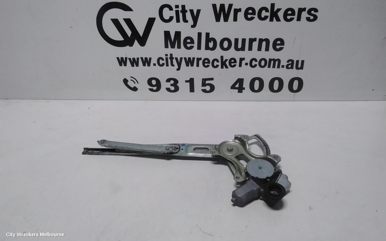 TOYOTA PRIUS RIGHT FRONT WINDOW REG/MOTOR, ZVW30R, POWER, 07/2009 ONWARDS - Image 1