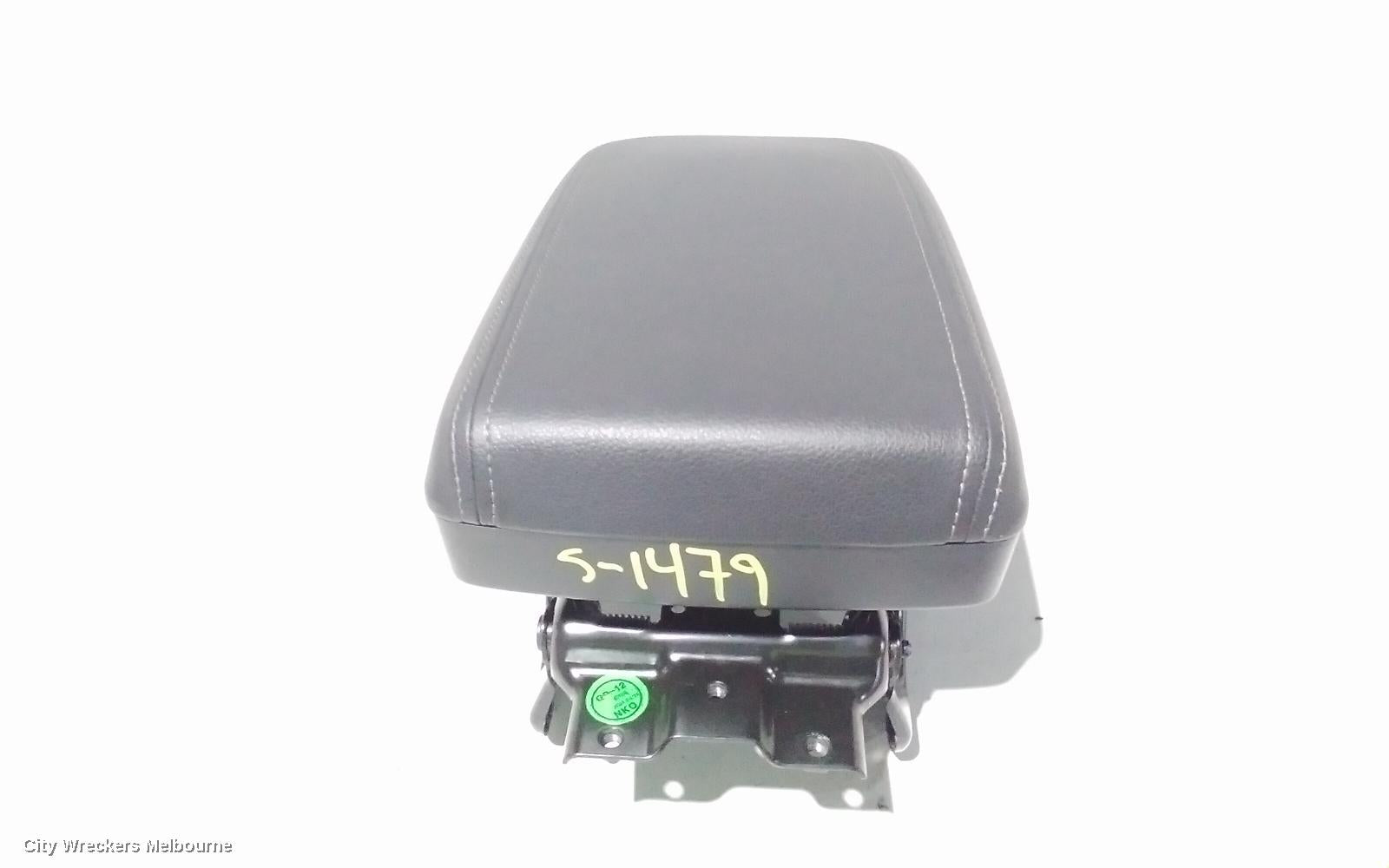 HOLDEN CAPTIVA CONSOLE, CG, LEATHER, BLACK, 01/2011 - 06/2018 - Image 2