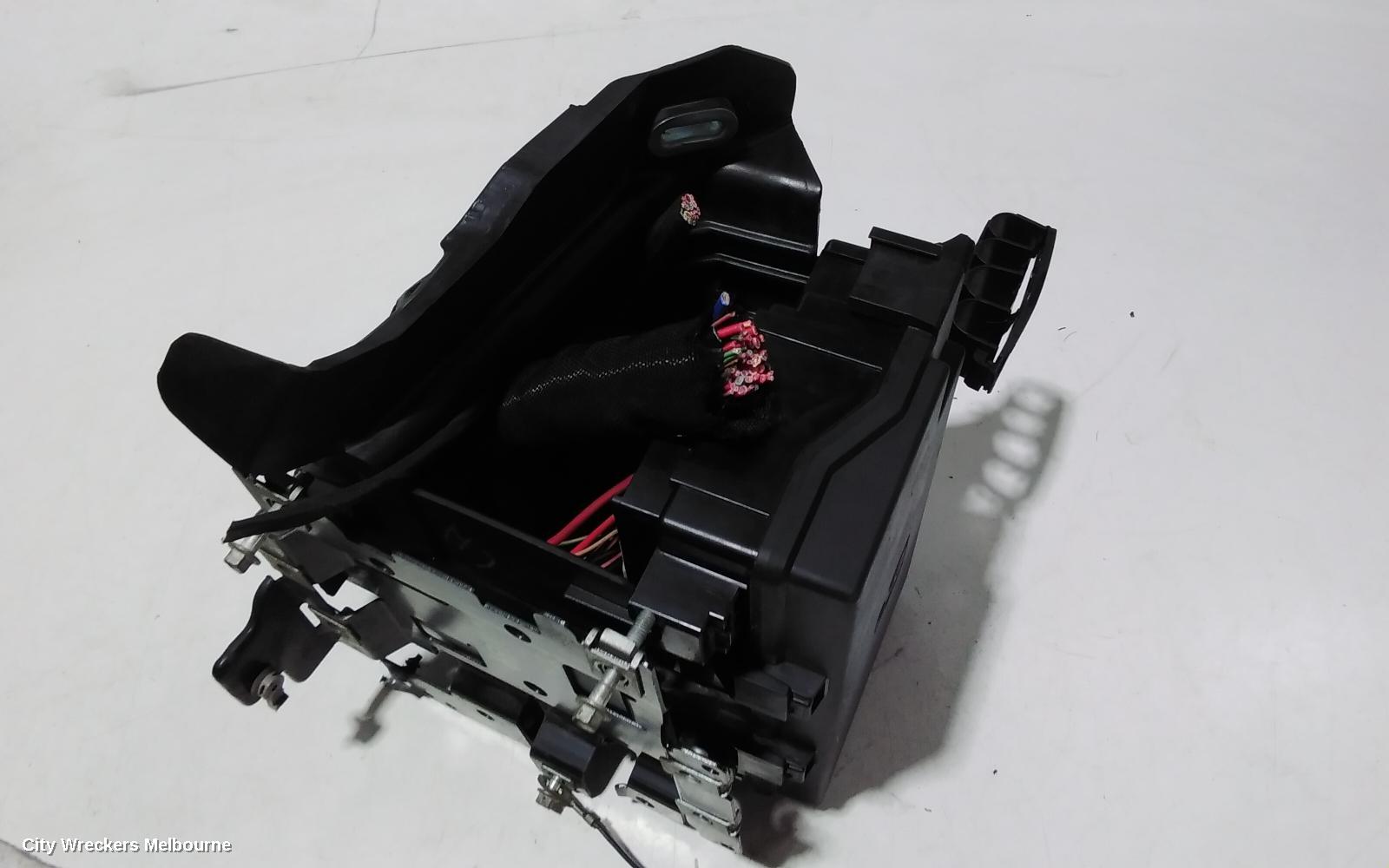 JEEP GRANDCHEROKEE FUSE BOX, ENGINE BAY, PETROL, WK, 10/2010 - 02/2022 - Image 3