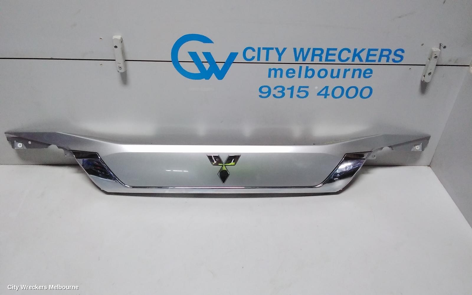 MITSUBISHI OUTLANDER REAR GARNISH, TAILGATE GARNISH (CENTRE), ZK-ZL, 04/2015 ONWARDS - Image 3