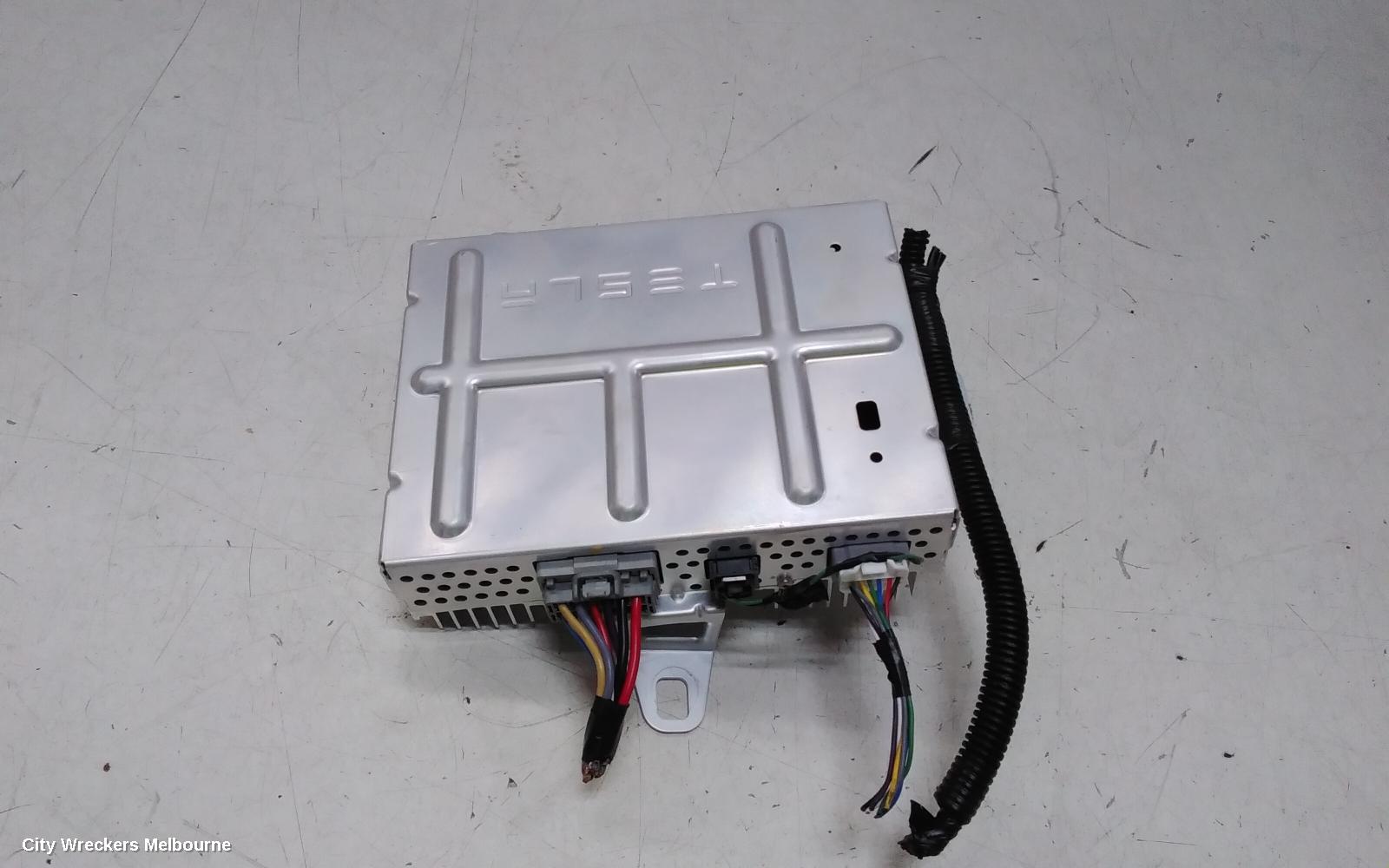 TESLA MODEL Y RADIO/CD/DVD/SAT/TV, 1ST GEN, AMPLIFIER, 03/2022 ONWARDS - Image 1