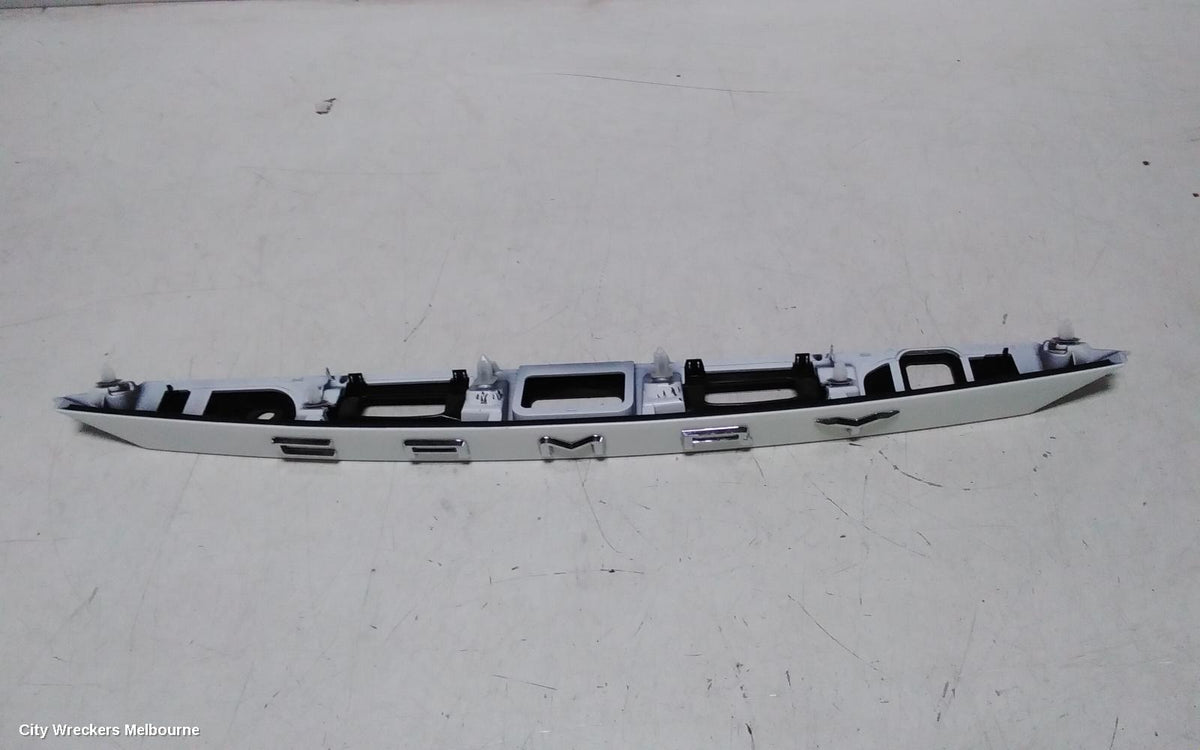 TOYOTA CAMRY REAR GARNISH, BOOTLID GARNISH (CENTRE), XV70, 09/2017 - 05/2024 - Image 3