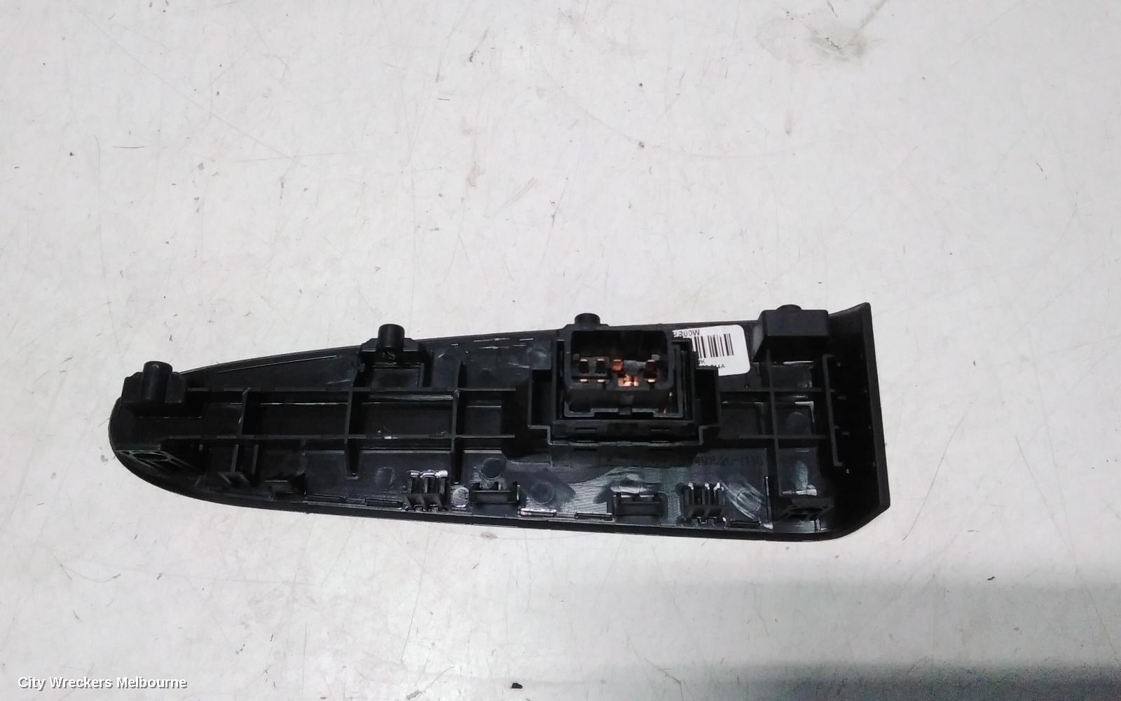 KIA SPORTAGE PWR DR WIND SWITCH, LH REAR/RH REAR, NON HEATED SEAT BUTTON TYPE, SL, 06/2013 - 10/2015 - Image 2