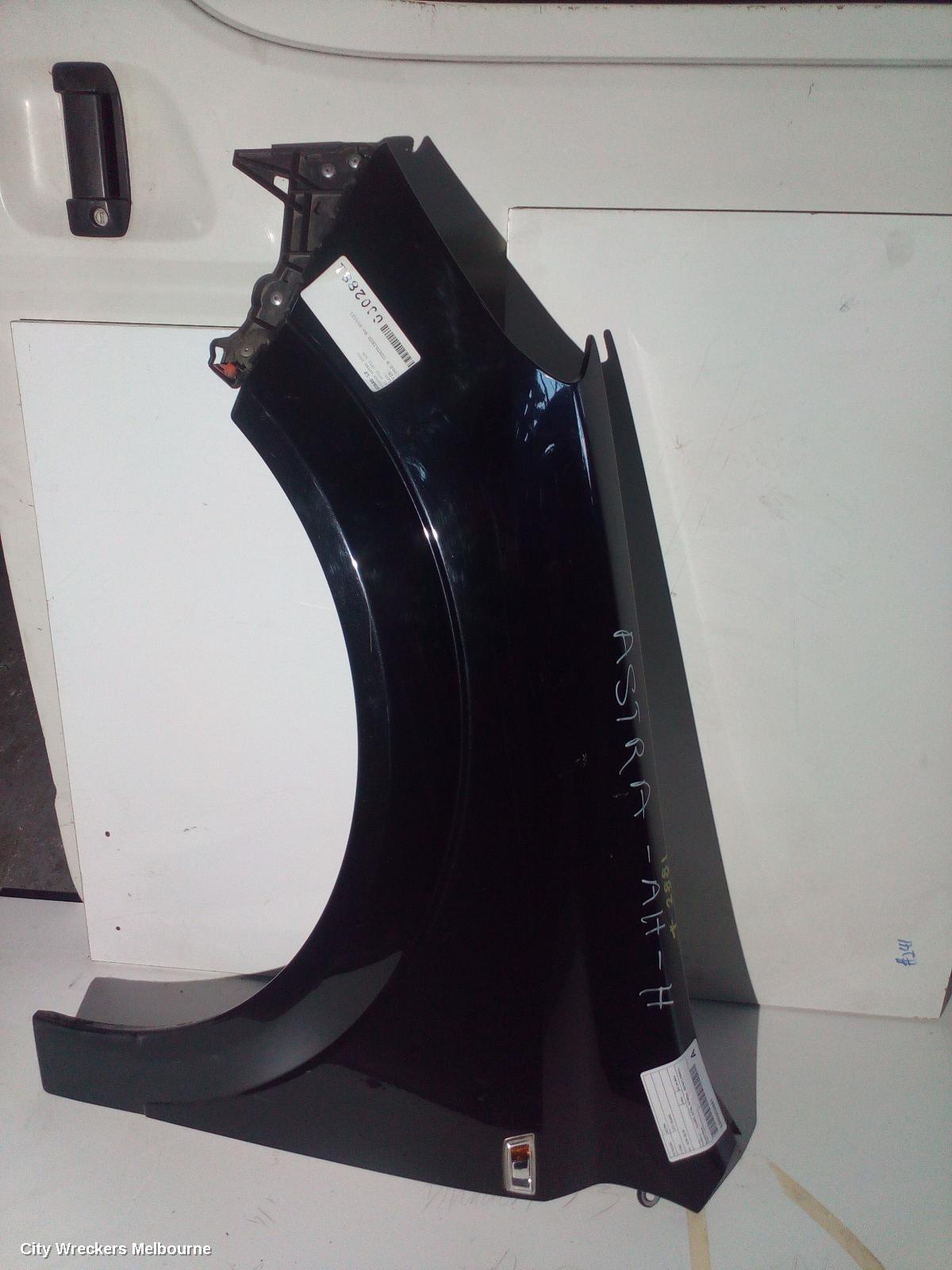 HOLDEN ASTRA LEFT GUARD, AH, 10/2004 - 08/2009 - Image 2