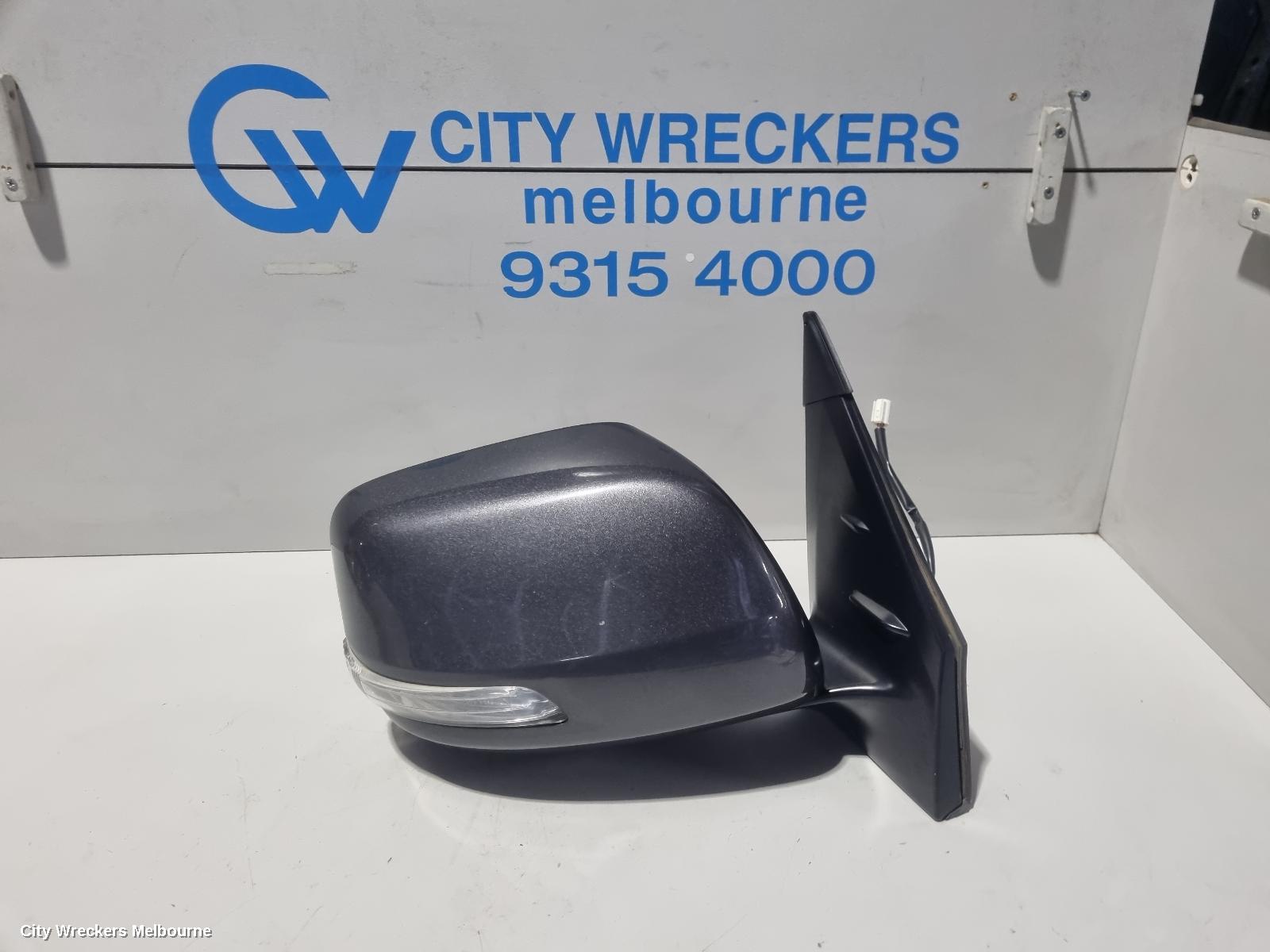 TOYOTA LANDCRUISER RIGHT DOOR MIRROR, 200 SERIES, GXL/ALTITUDE, MANUAL FOLDING, W/ INDICATOR TYPE, 01/2012 - 03/2021 - Image 1