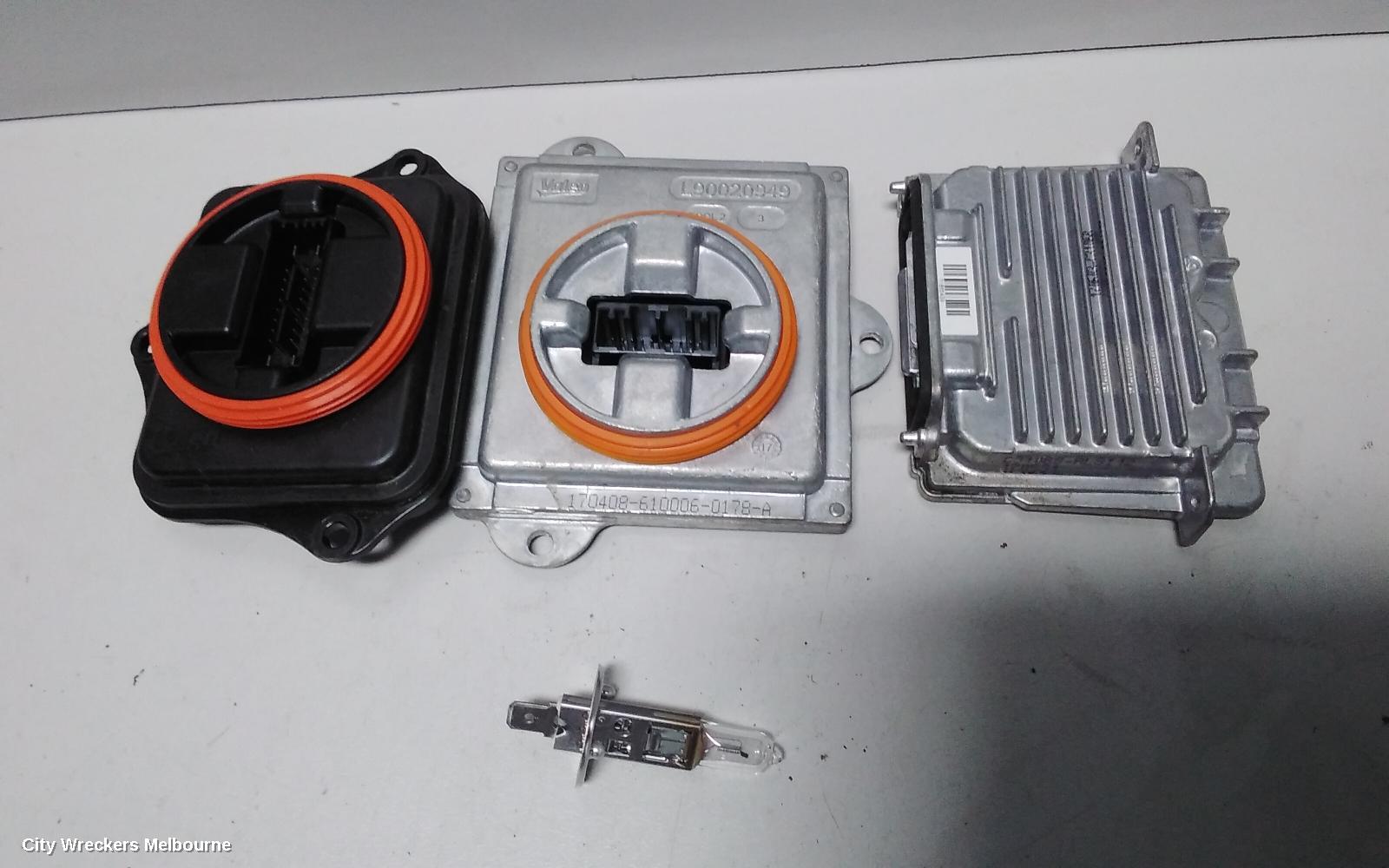 FORD ESCAPE RIGHT HEADLAMP, ZG, TITANIUM, XENON TYPE, 09/2016 - 05/2020 - Image 2