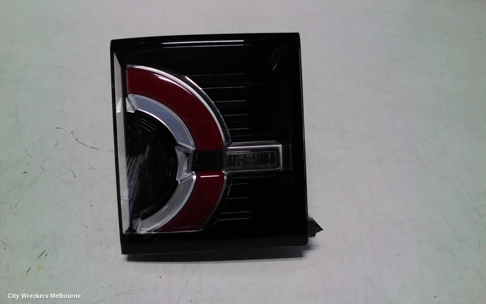 LAND ROVER DISCOVERY SPORT REAR GARNISH, TAILGATE LAMP (RH SIDE), W/ THIN RED LINE, L550, 01/2015 - 06/2019 - Image 2