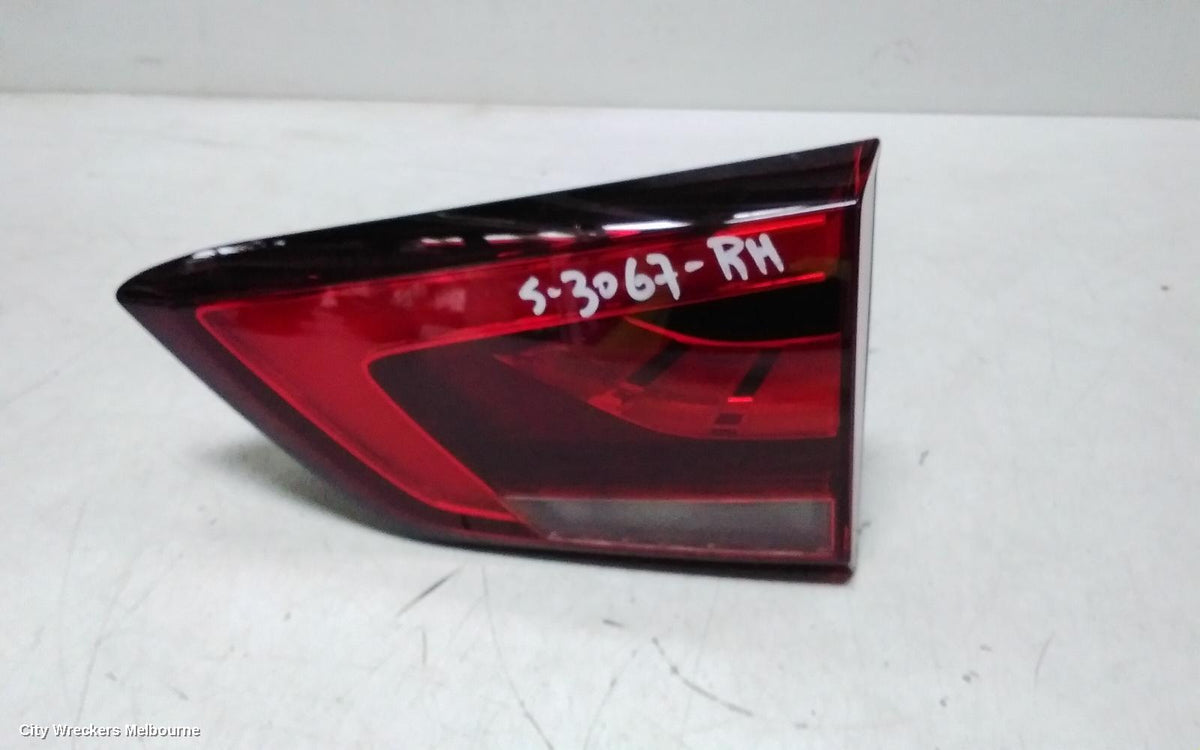 MG ZS REAR GARNISH, TAILGATE LAMP (RH SIDE), ZST TYPE, AZS1, 01/2020 - 06/2025 - Image 3