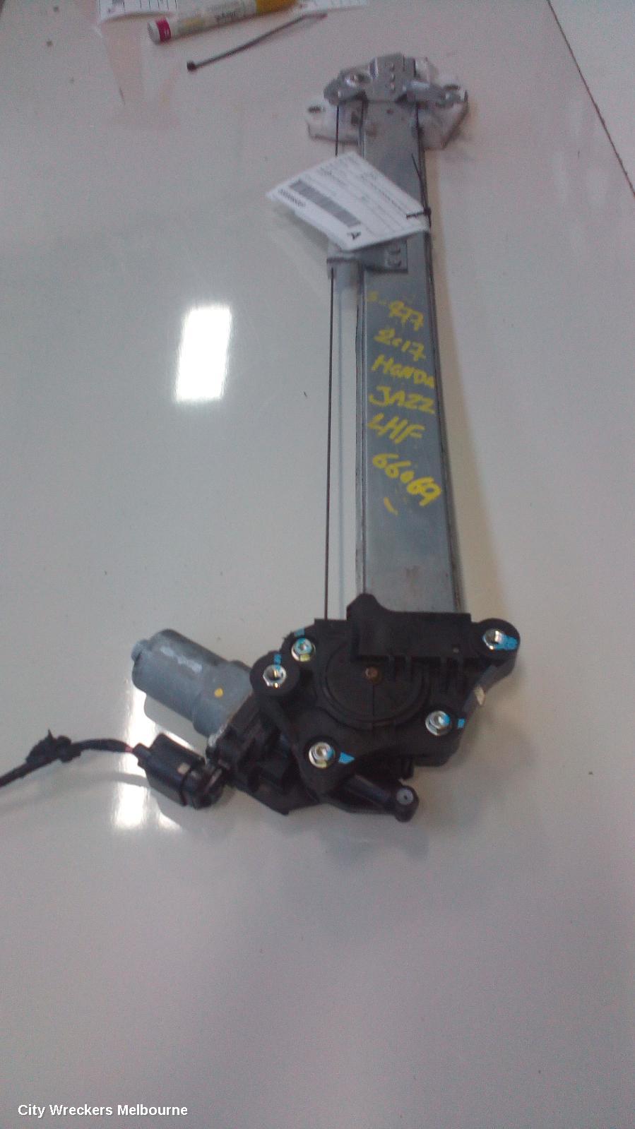 HONDA JAZZ RIGHT FRONT WINDOW REG/MOTOR, GK/GF, 07/2014 ONWARDS - Image 2