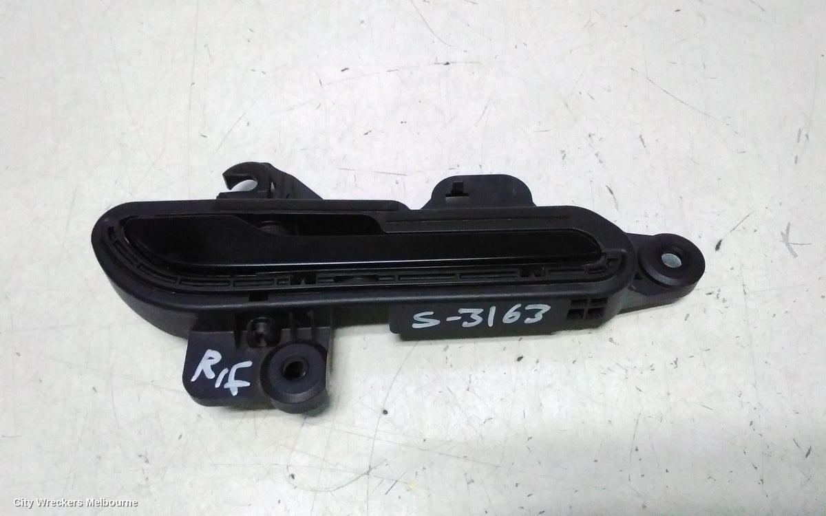 TESLA MODEL Y DOOR HANDLE, 1ST GEN, OUTER, RH FRONT, GLOSS BLACK, 03/2022 ONWARDS - Image 1