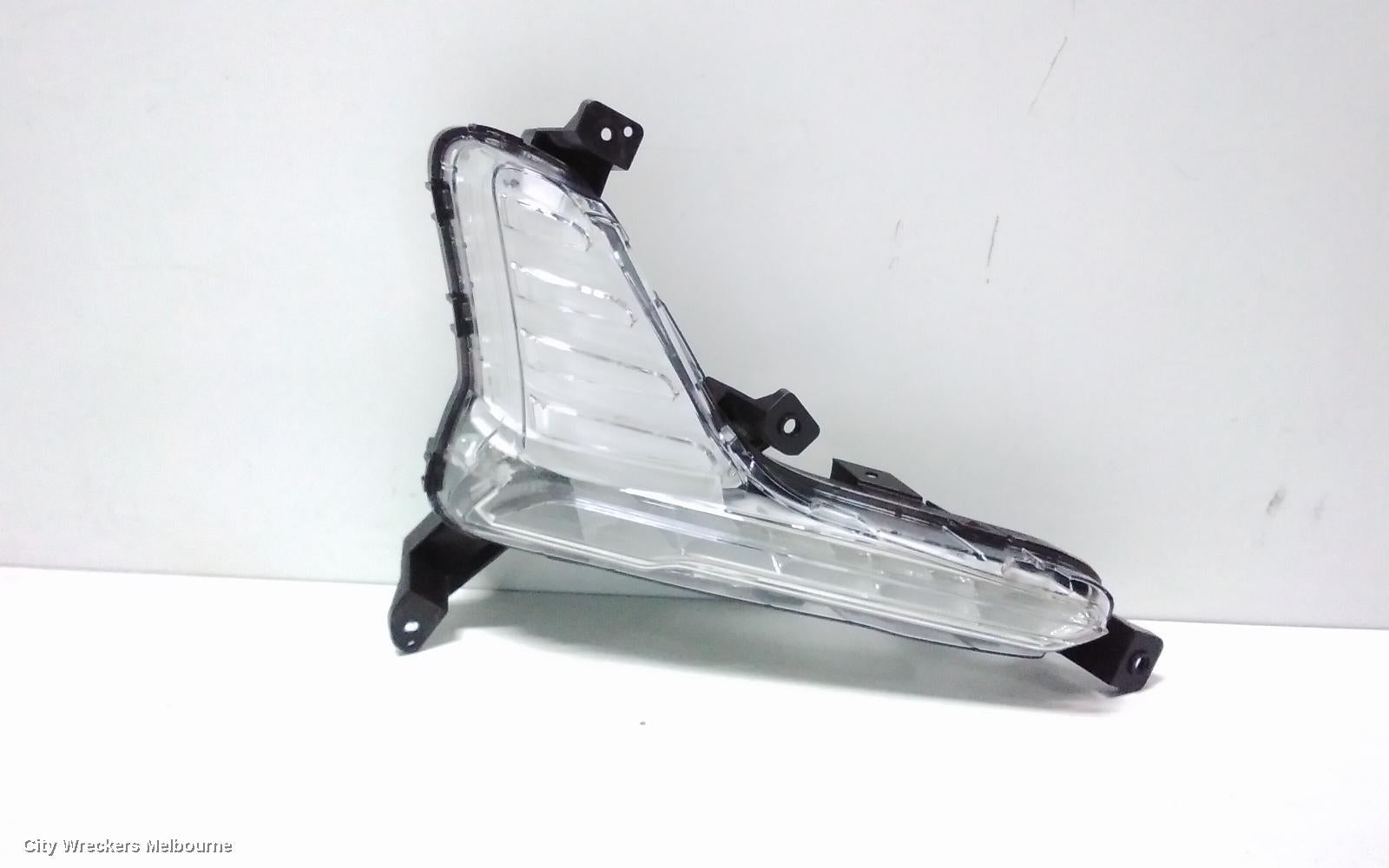 HYUNDAI SONATA RIGHT INDICATOR/FOG/SIDE, DAYTIME RUNNING LAMP, LF, ACTIVE, 08/2017 - 01/2020 - Image 1
