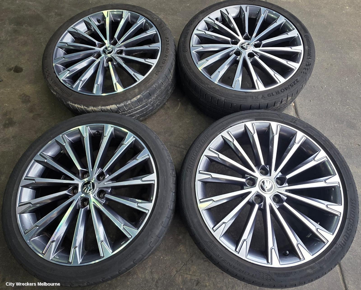 SKODA OCTAVIA WHEEL MAG, NX, FACTORY, 19X7.5IN, TRINITY, MULTI SPOKE, BI-COLOUR, 10/2020 - 05/2024 - Image 1