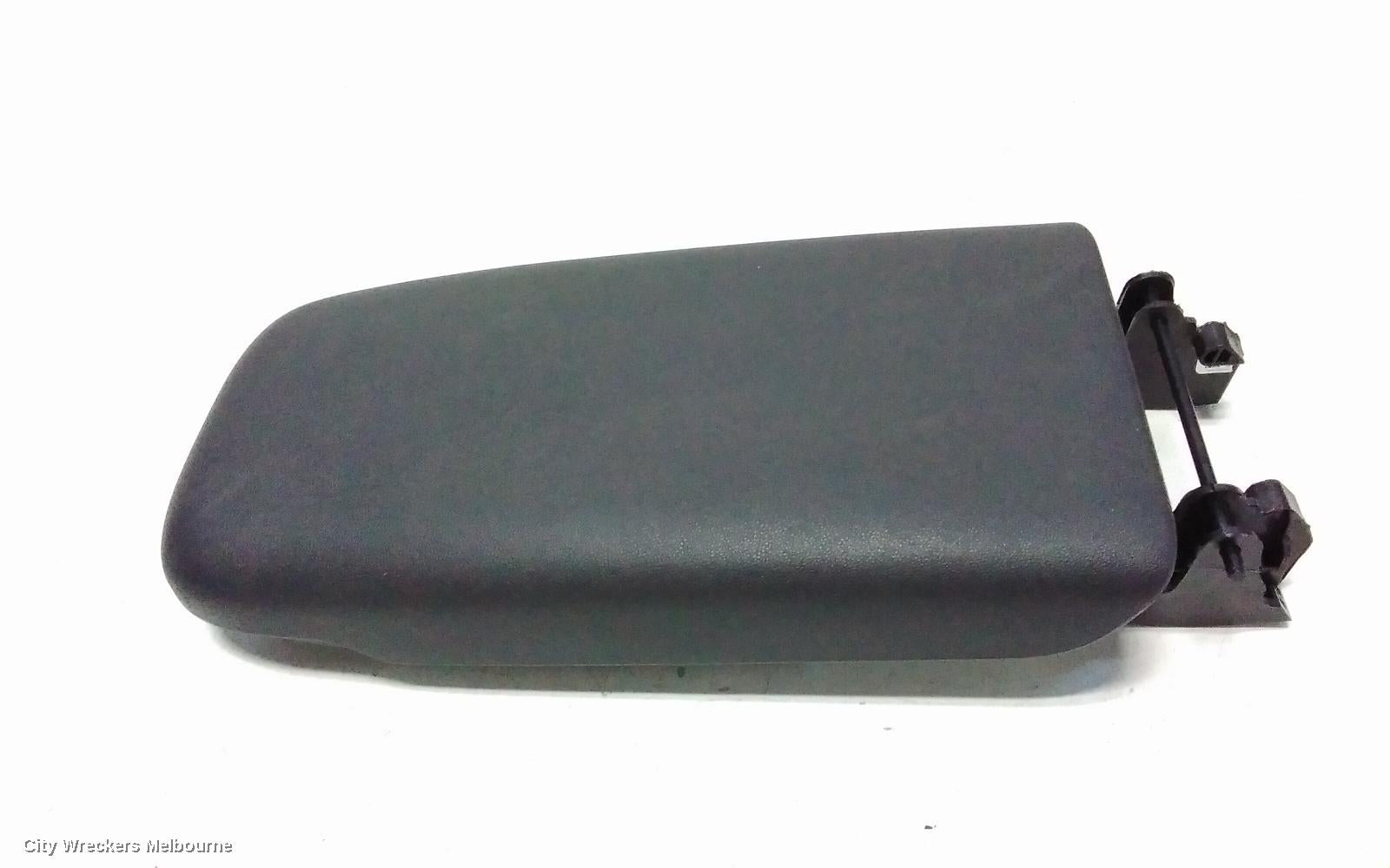HOLDEN EQUINOX CONSOLE, CONSOLE LID ONLY, LEATHER, BLACK, EQ, 09/2017 - 12/2020 - Image 3